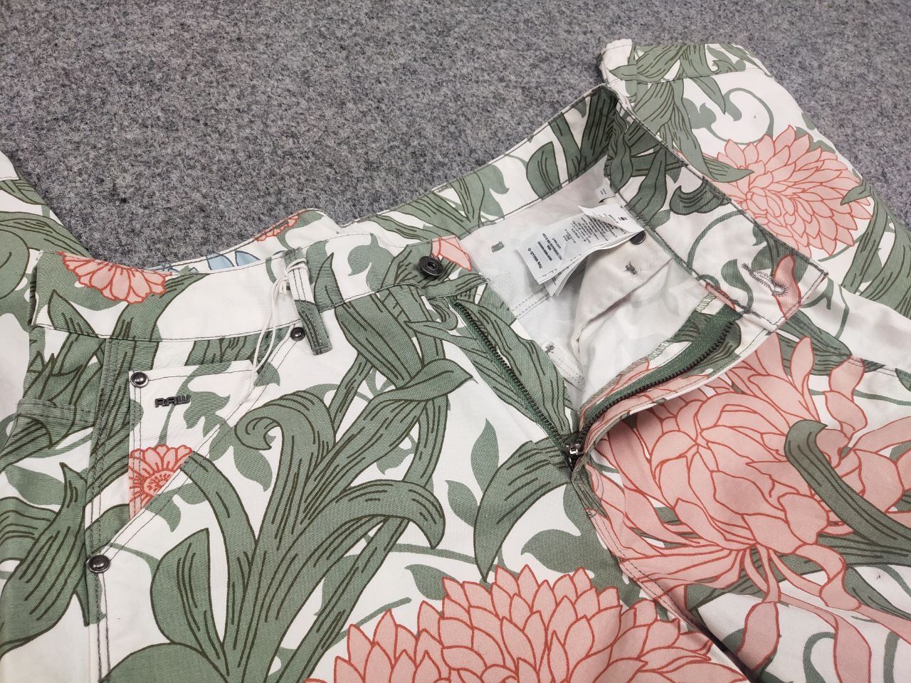 G-Star × Pharrell G-star raw Pharrell 5622 3d tapered flowers Boyfriend Jeans Size US 30 / EU 46 - 13 Thumbnail