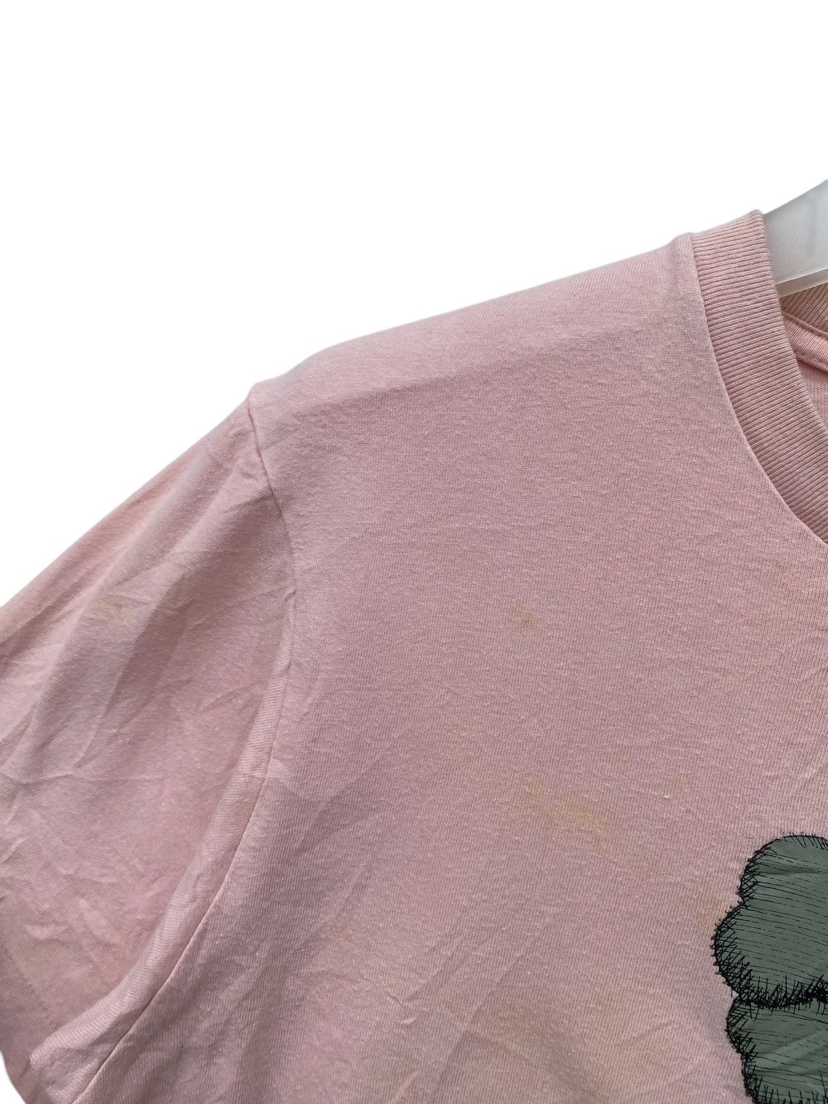 Kaws × Uniqlo Uniqlo X Kaws Tees Size US L / EU 52-54 / 3 - 3 Thumbnail