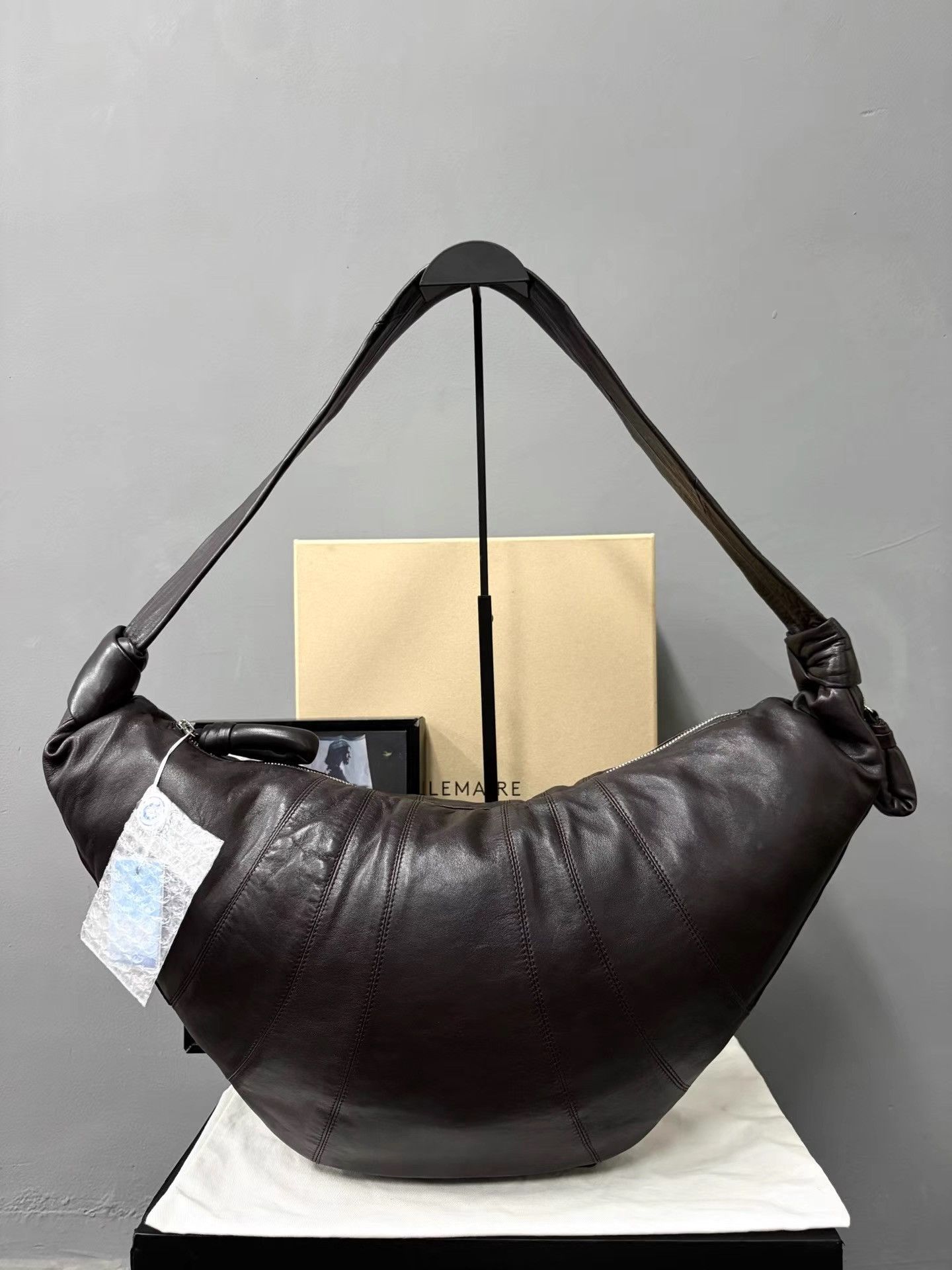 Lemaire Lemaire Large Dark Chocolate Lambskin Croissant Bag K34 Size ONE SIZE - 5 Thumbnail