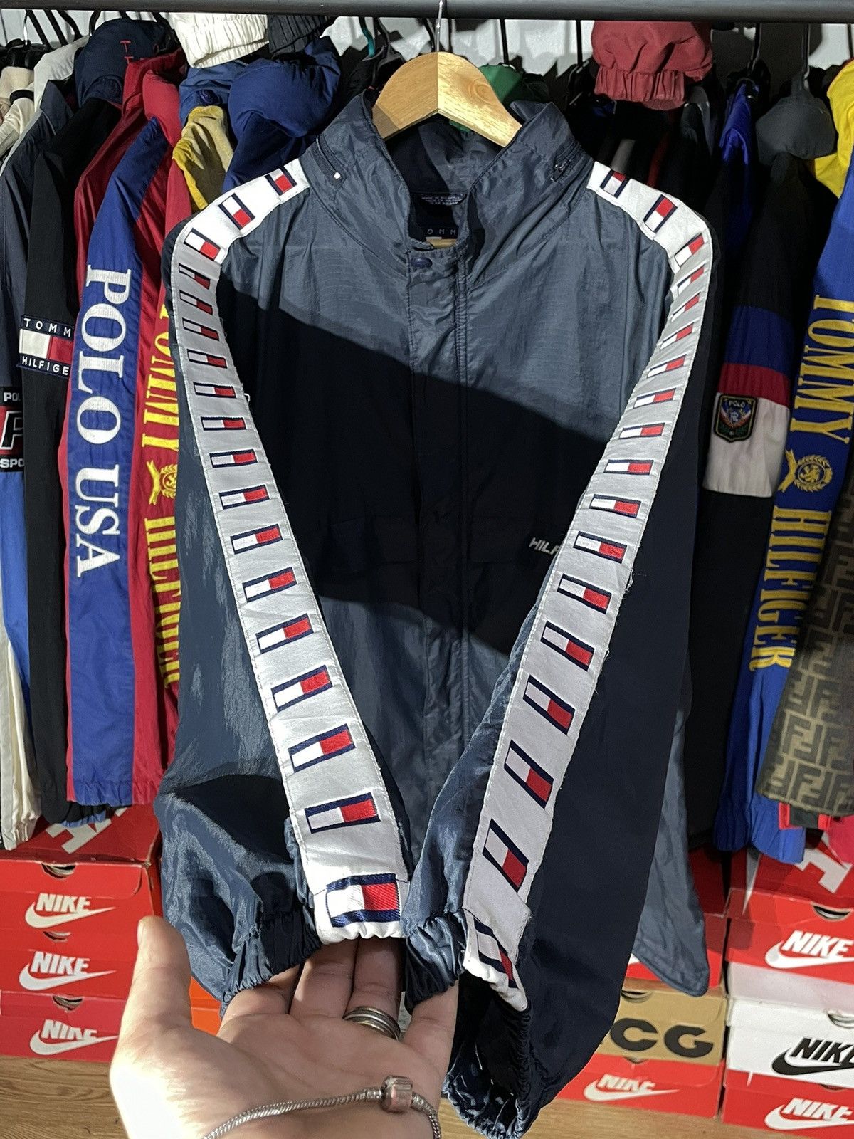 Tommy Hilfiger × Vintage Jacket Tommy Hilfiger Band 90’s Vintage Size US L / EU 52-54 / 3 - 6 Thumbnail