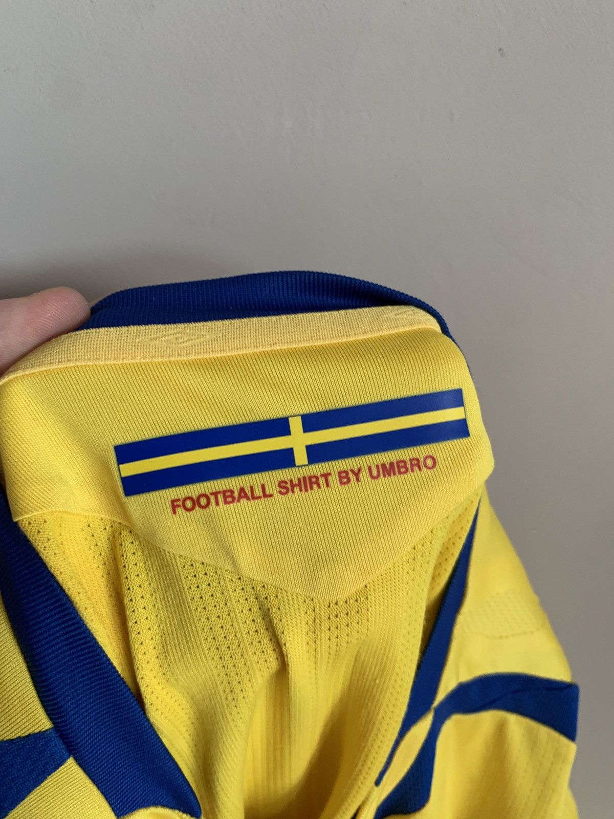Umbro Sweden 2007 Home Football Shirt Umbro Soccer Jersey Vintage Size US XL / EU 56 / 4 - 8 Thumbnail