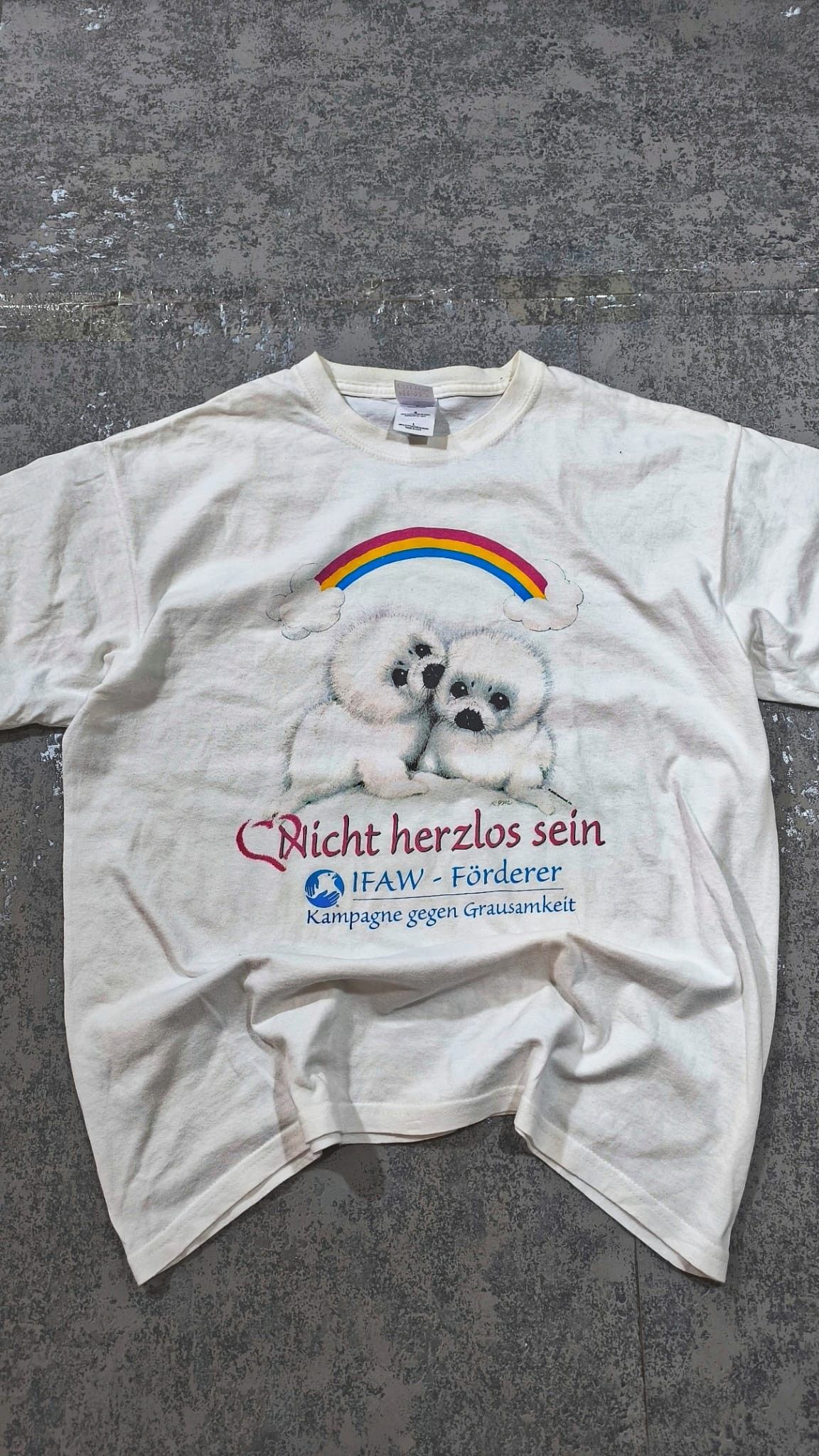 Vintage cute baby seals vintage trashy tshirt Size US L / EU 52-54 / 3 - 2 Thumbnail