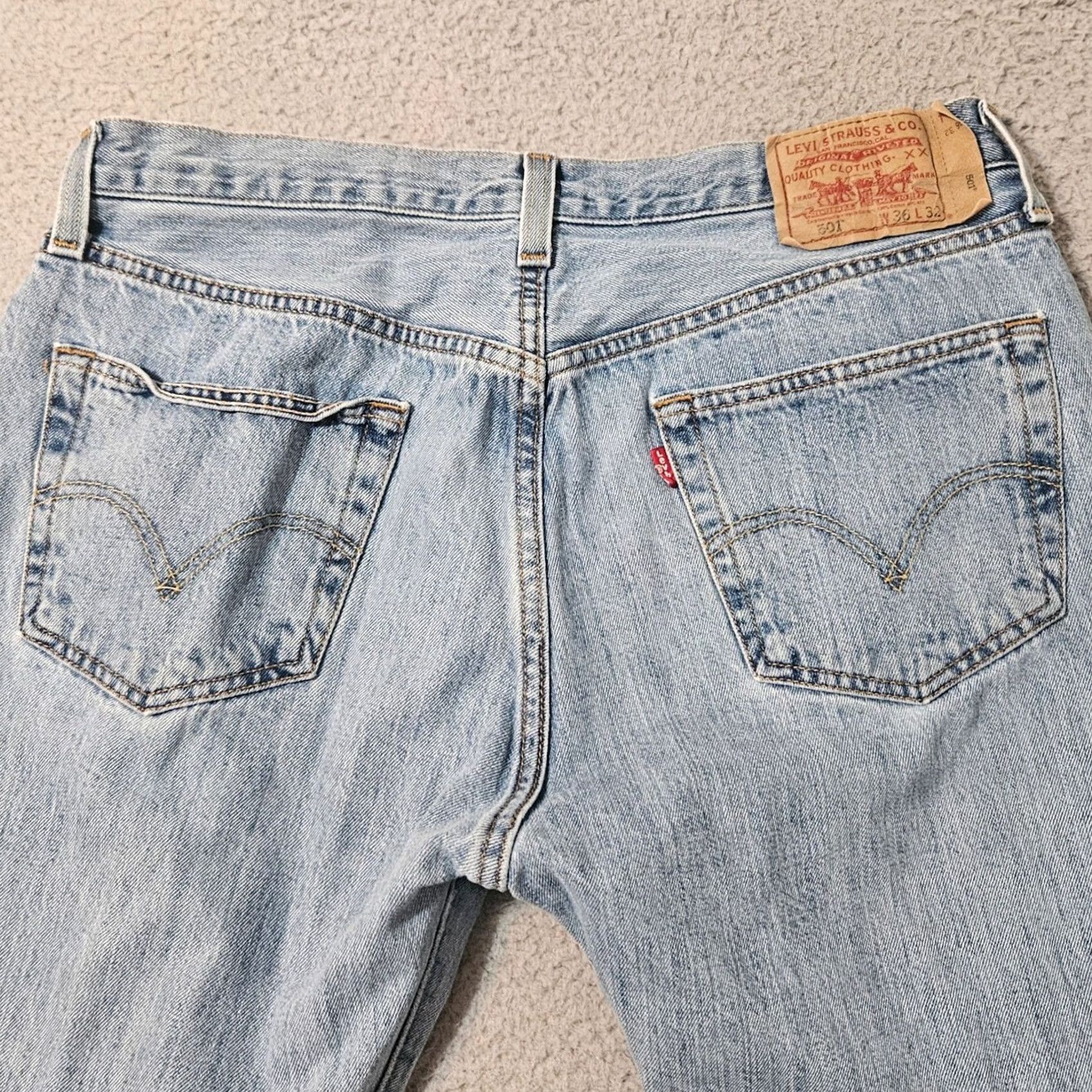 Levi's Levis 501s Jeans Men's 36 x 32 Light Wash Button Fly Made In Haiti 2010 Size US 36 / EU 52 - 4 Thumbnail