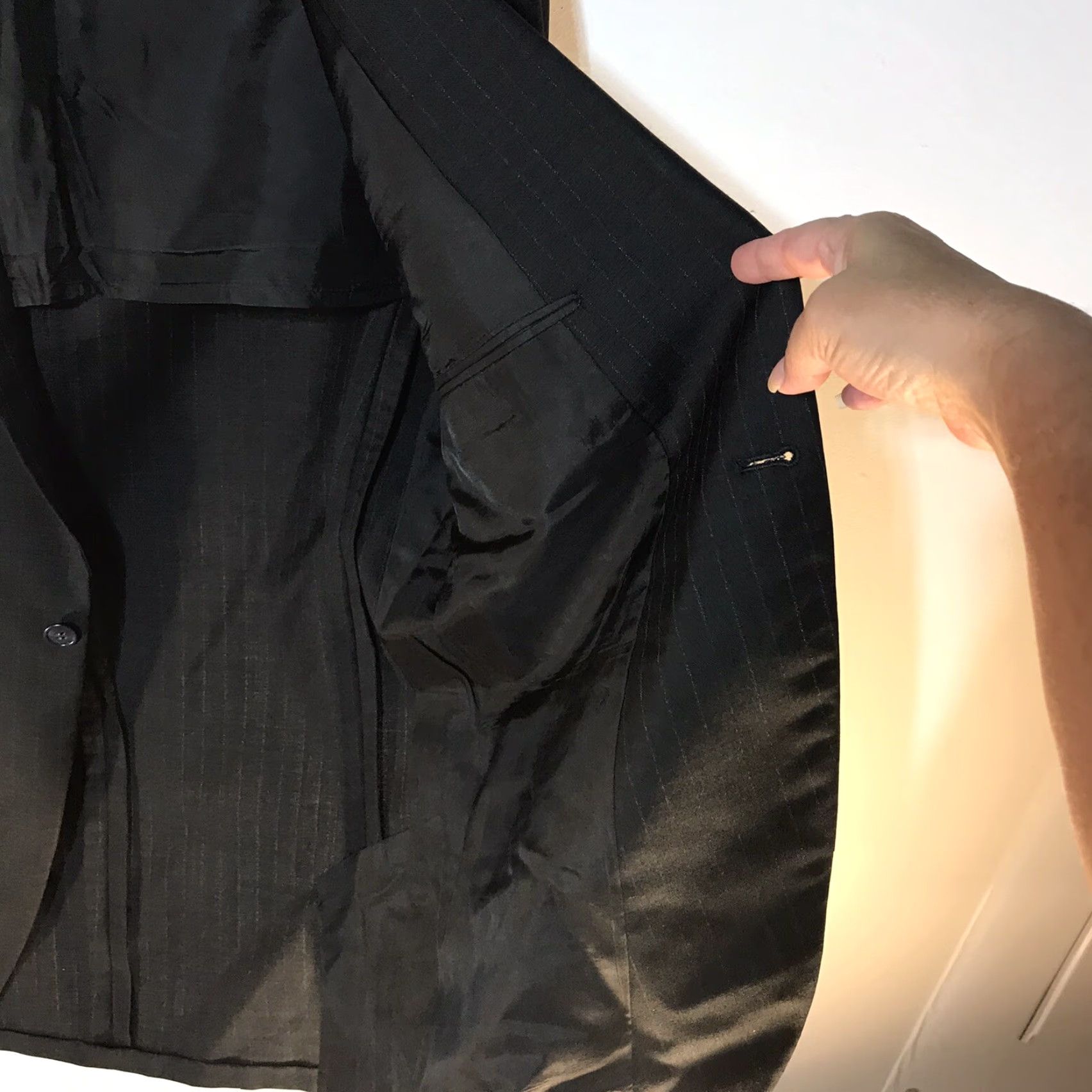 Vintage VINTAGE Thomas & Thomas Black Pinstripe Suit Jacket 40 Regular Single-Breasted Double-Vented Mens Size 40R - 3 Thumbnail