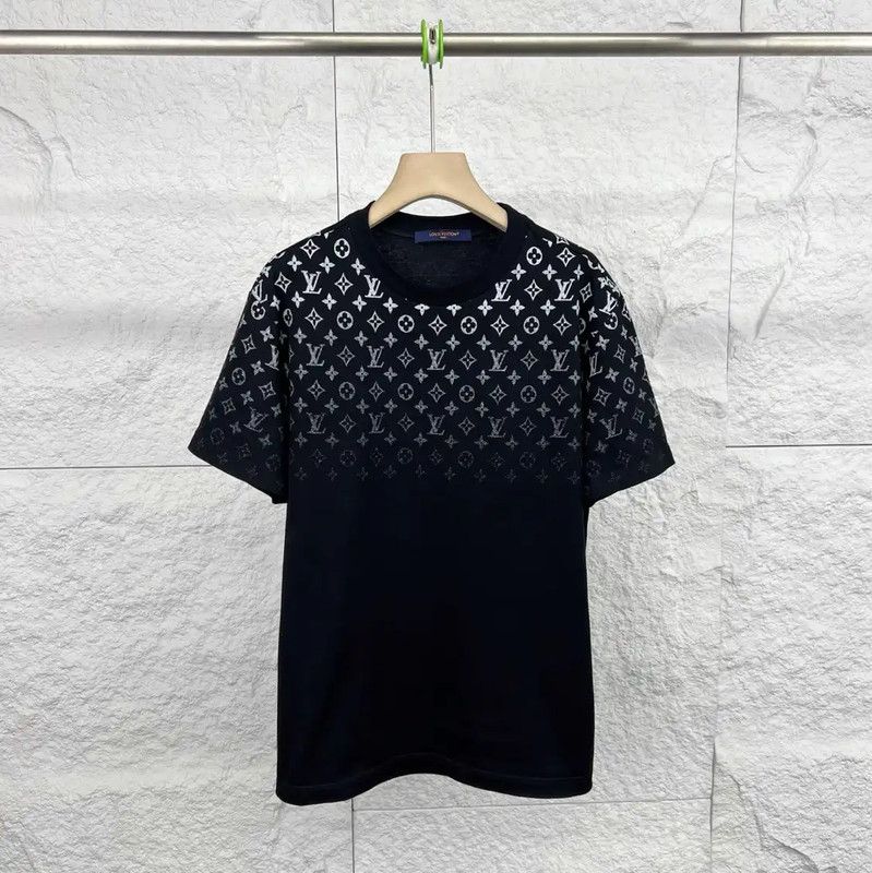 Louis Vuitton Louis Vuitton Black Cotton T-Shirt for Men 0089 Size US M / EU 48-50 / 2 - 1 Thumbnail