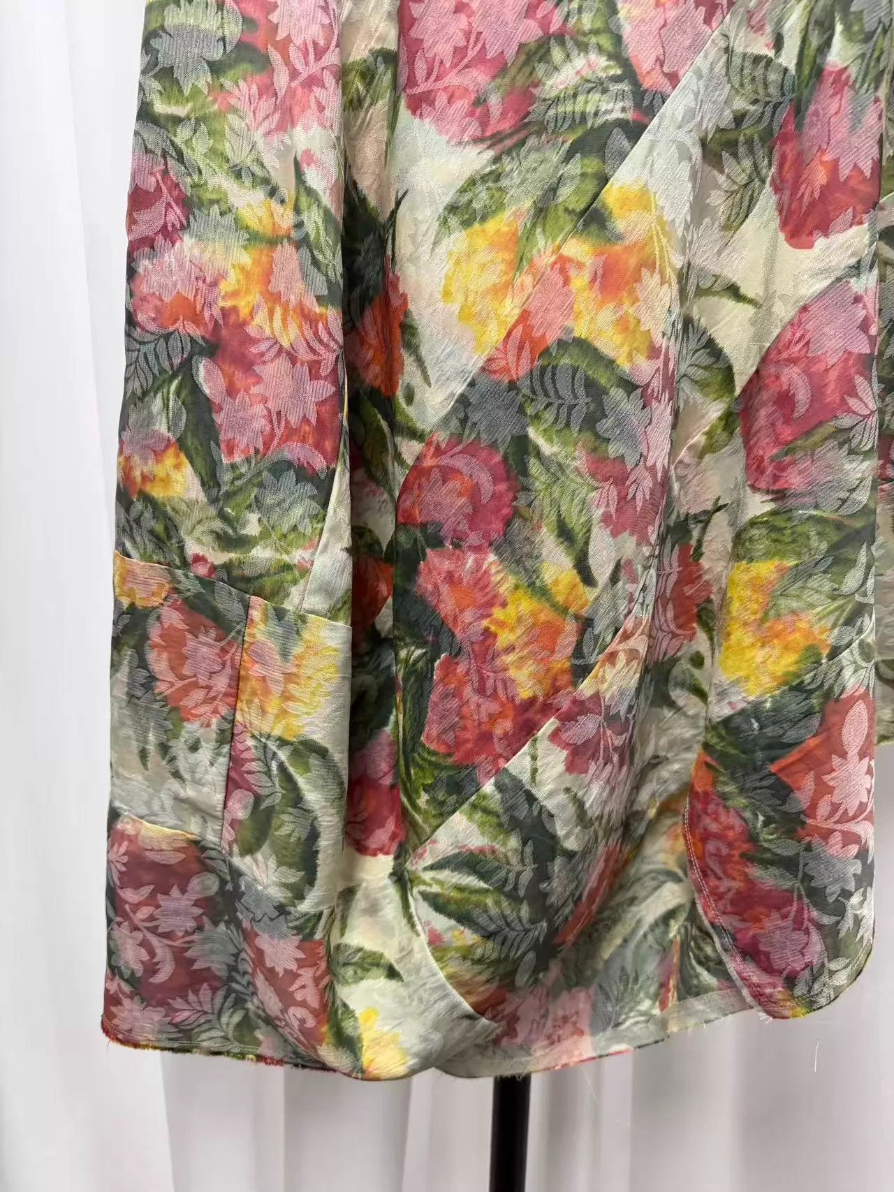Comme des Garcons COMME des GARÇONS S Floral Patchwork Skirt Size 26" / US 2 / IT 38 - 9 Thumbnail