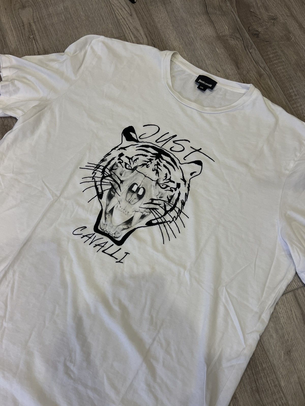 Just Cavalli × Vintage vintage women's Just Cavalli white t-shirt with large logo Size XXL / US 16-18 / IT 52-54 - 2 Thumbnail