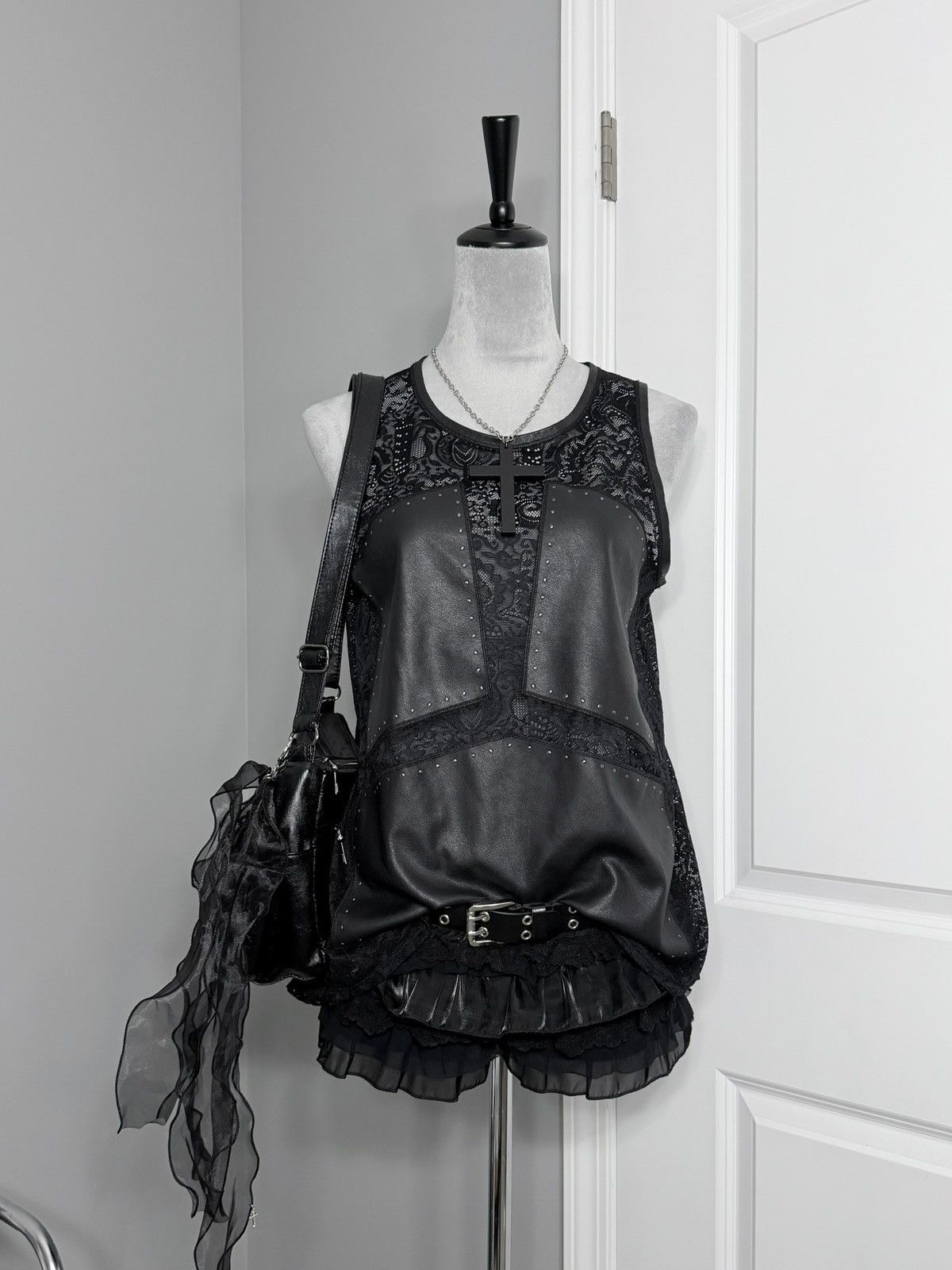 Bcbgmaxazria BCBG Max Azria Black Studded Leather Panel Lace Tank Top Size XS / US 0-2 / IT 36-38 - 1 Thumbnail