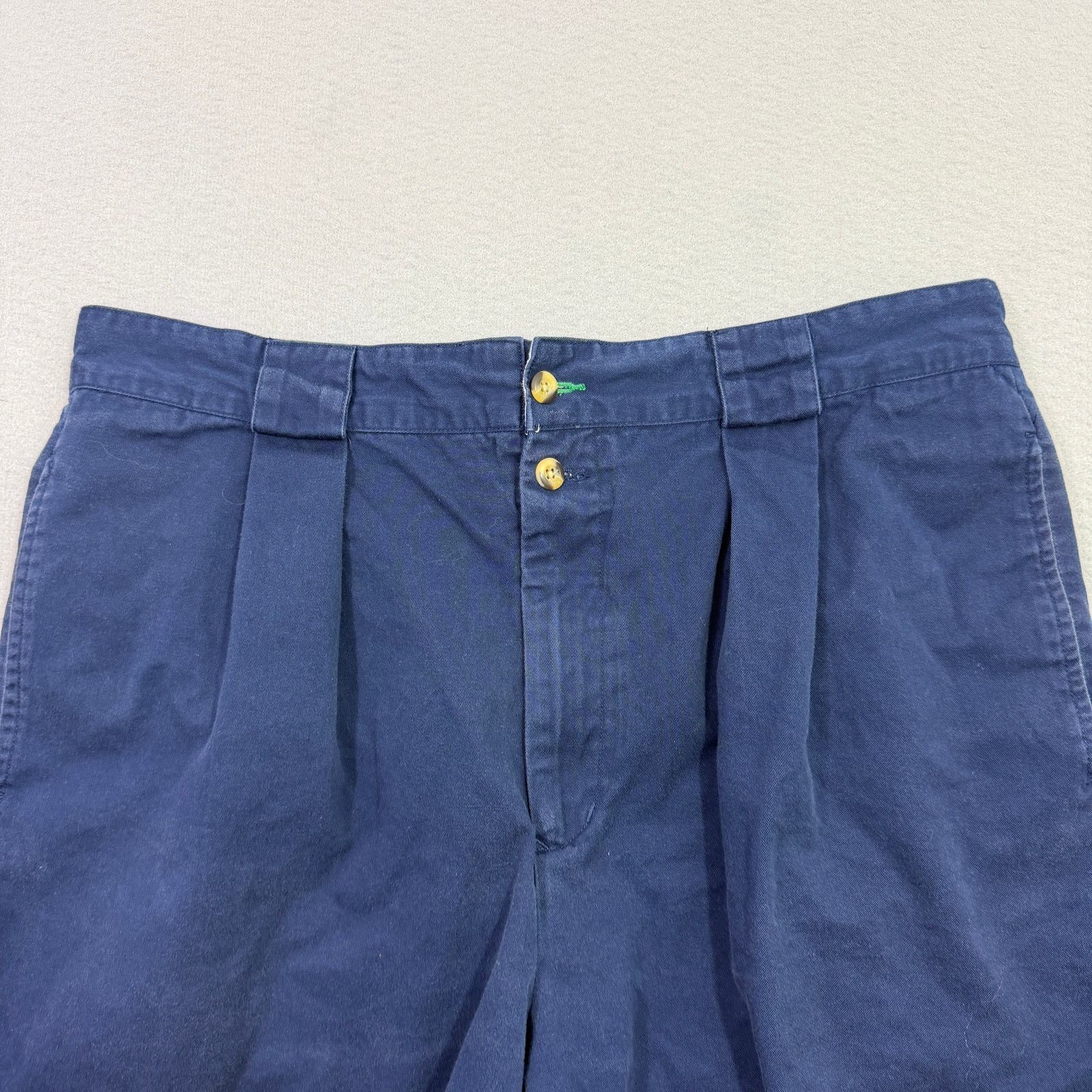 Tommy Hilfiger Vintage Tommy Hilfiger Pleated Chino Shorts 38 Blue 7 Inseam Size US 38 / EU 54 - 2 Thumbnail