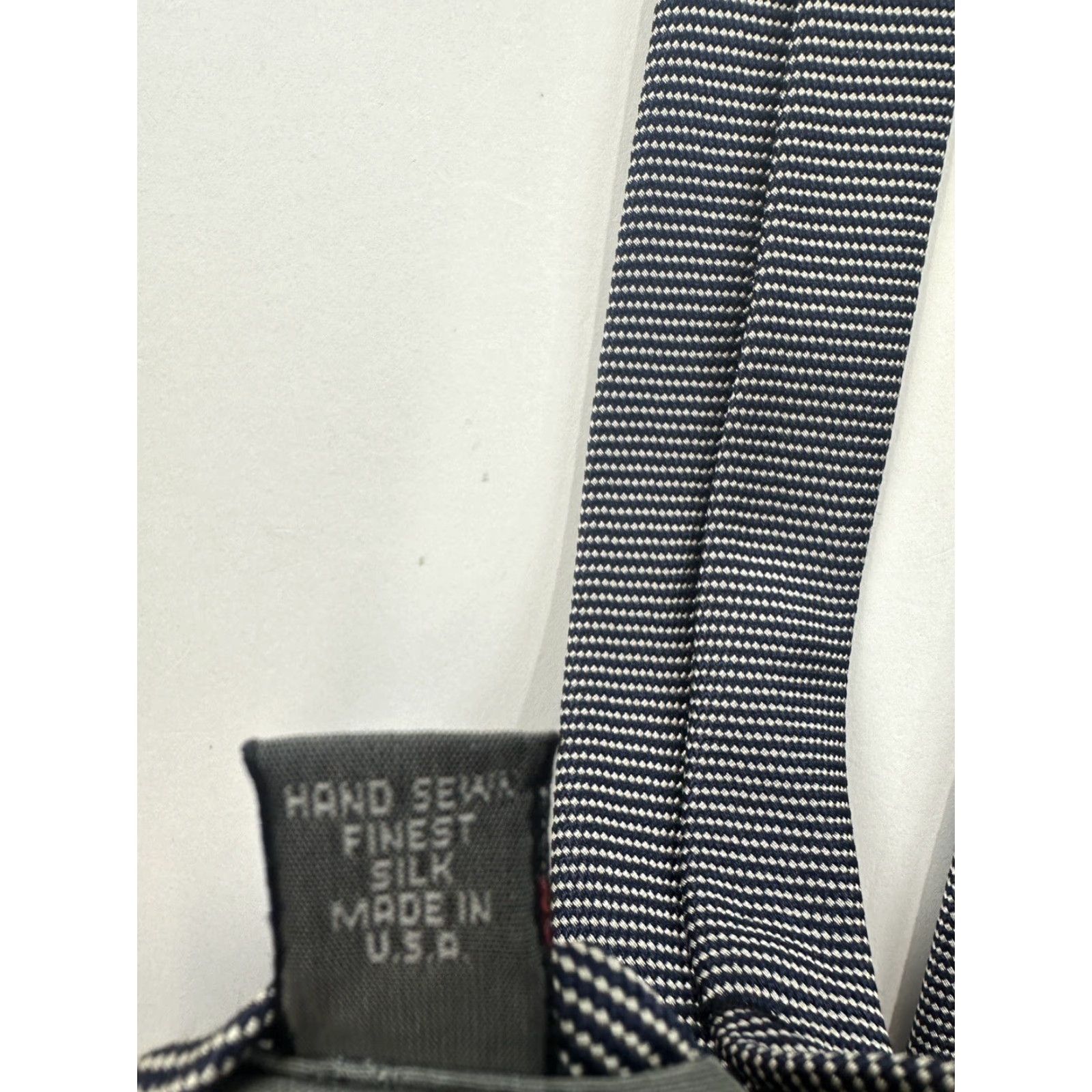 Robert Talbott VINTAGE Robert Talbott Tie Navy Blue 100% Silk Made In USA Hand Sewn Men Adult Silk Tie Navy Blue 100% Silk USA Hand Sewn Mens Size ONE SIZE - 4 Thumbnail