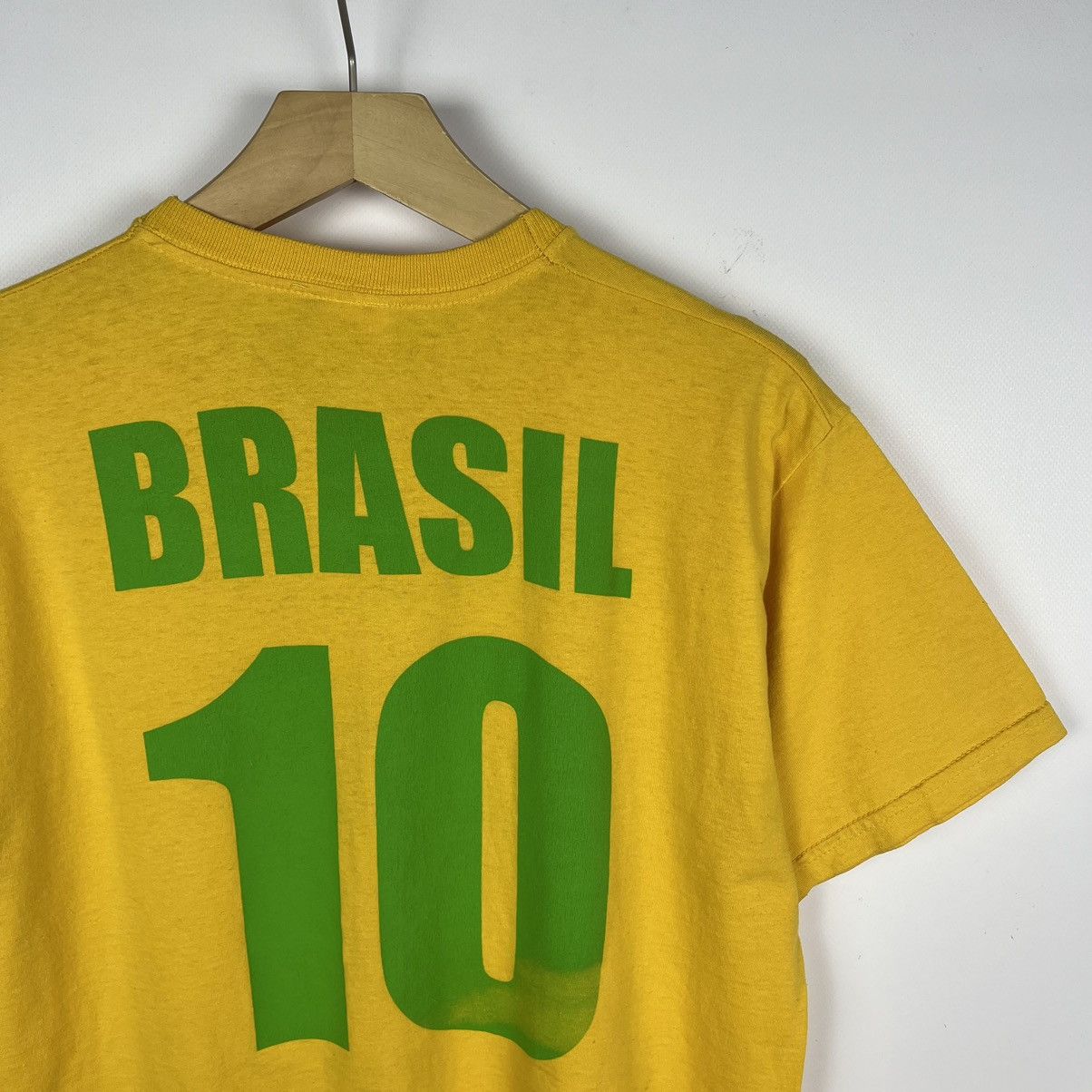 Vintage Vintage Brazil 10 True football fans Humor y2k weed tee 90’s Size US S / EU 44-46 / 1 - 18 Thumbnail