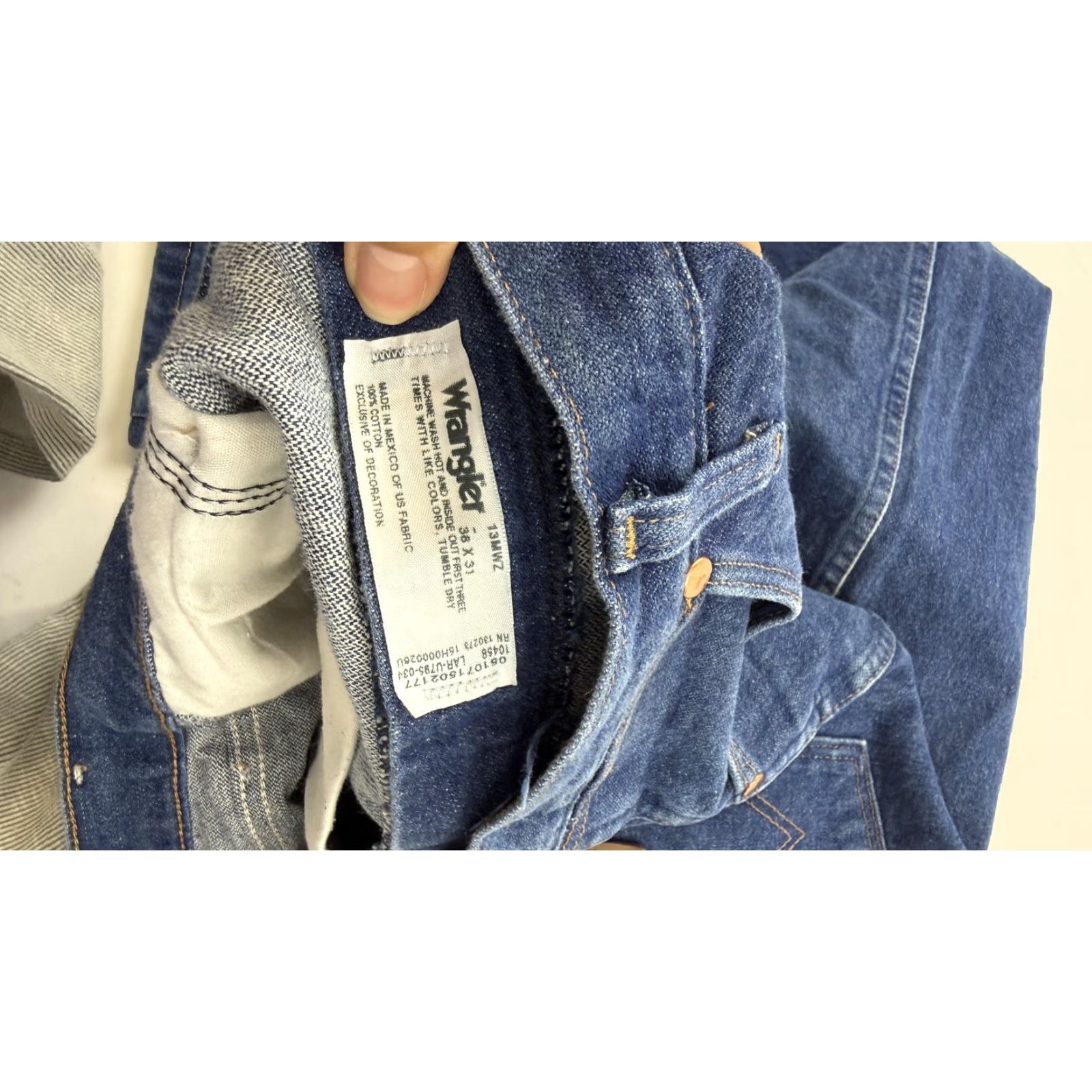 Wrangler VINTAGE Wrangler Denim Jeans Mens 38x31 Blue Cowboy Cut Bootcut Five Pocket Zipper Fly Wrangler Jeans Mens Medium Blue Cowbo y Cut Size US 38 / EU 54 - 5 Thumbnail