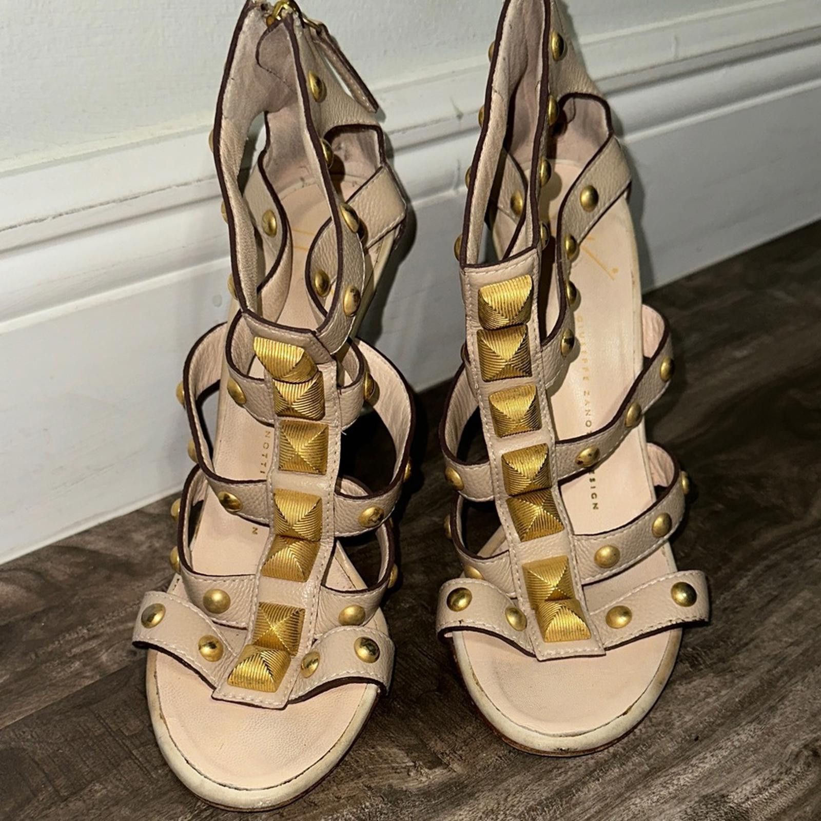 Giuseppe Zanotti Giuseppe Zanotti Nude and Gold Pyramid Stud Heels Size US 7.5 / IT 37.5 - 1 Thumbnail