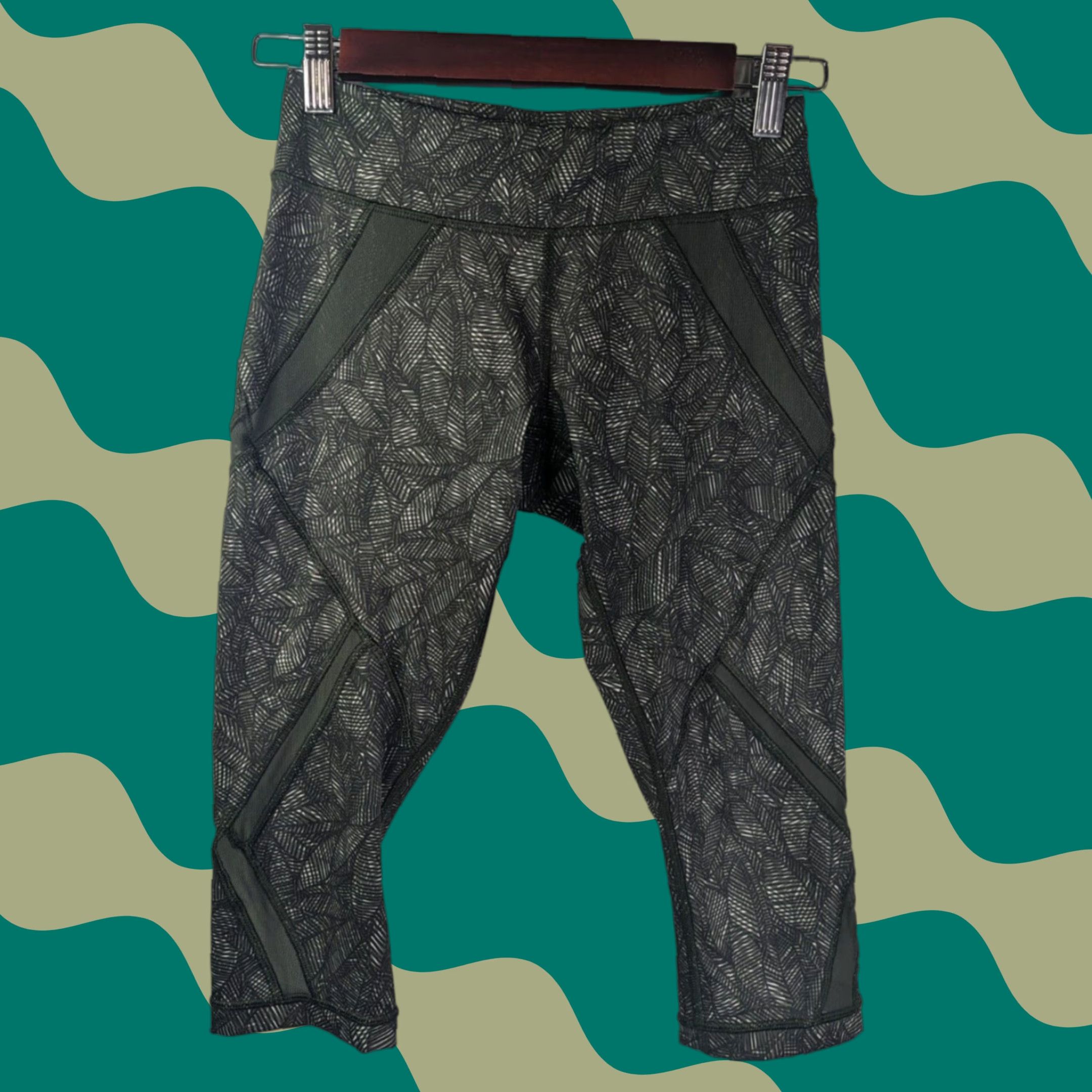 Lululemon Lululemon Capri Leggings Women's 4 Green White Jazzy Crop Cool To Street Quality Activewear Size 4 Women Size 27" / US 4 / IT 40 - 1 Thumbnail