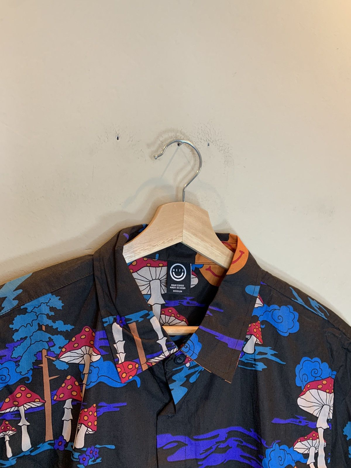 NEFF *RARE* New NEFF Mushroom Forest Smiley Face Button Shirt - M Size US M / EU 48-50 / 2 - 5 Thumbnail