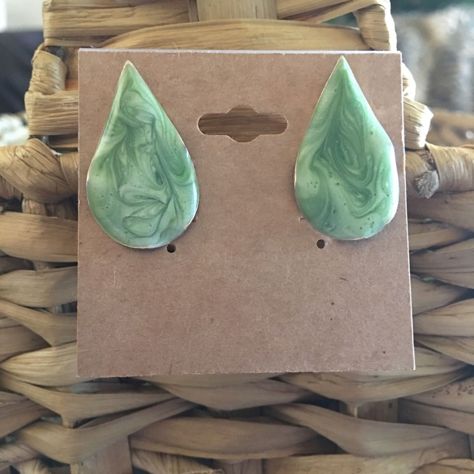 Vintage Vintage green enamel tear drop clip on earrings Size ONE SIZE - 1 Thumbnail