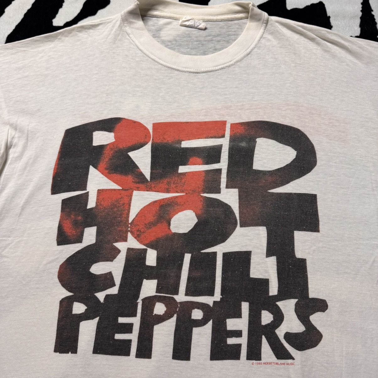 Band Tees 90's Red Hot Chili Peppers Tour Tee Size US XL / EU 56 / 4 - 2 Thumbnail