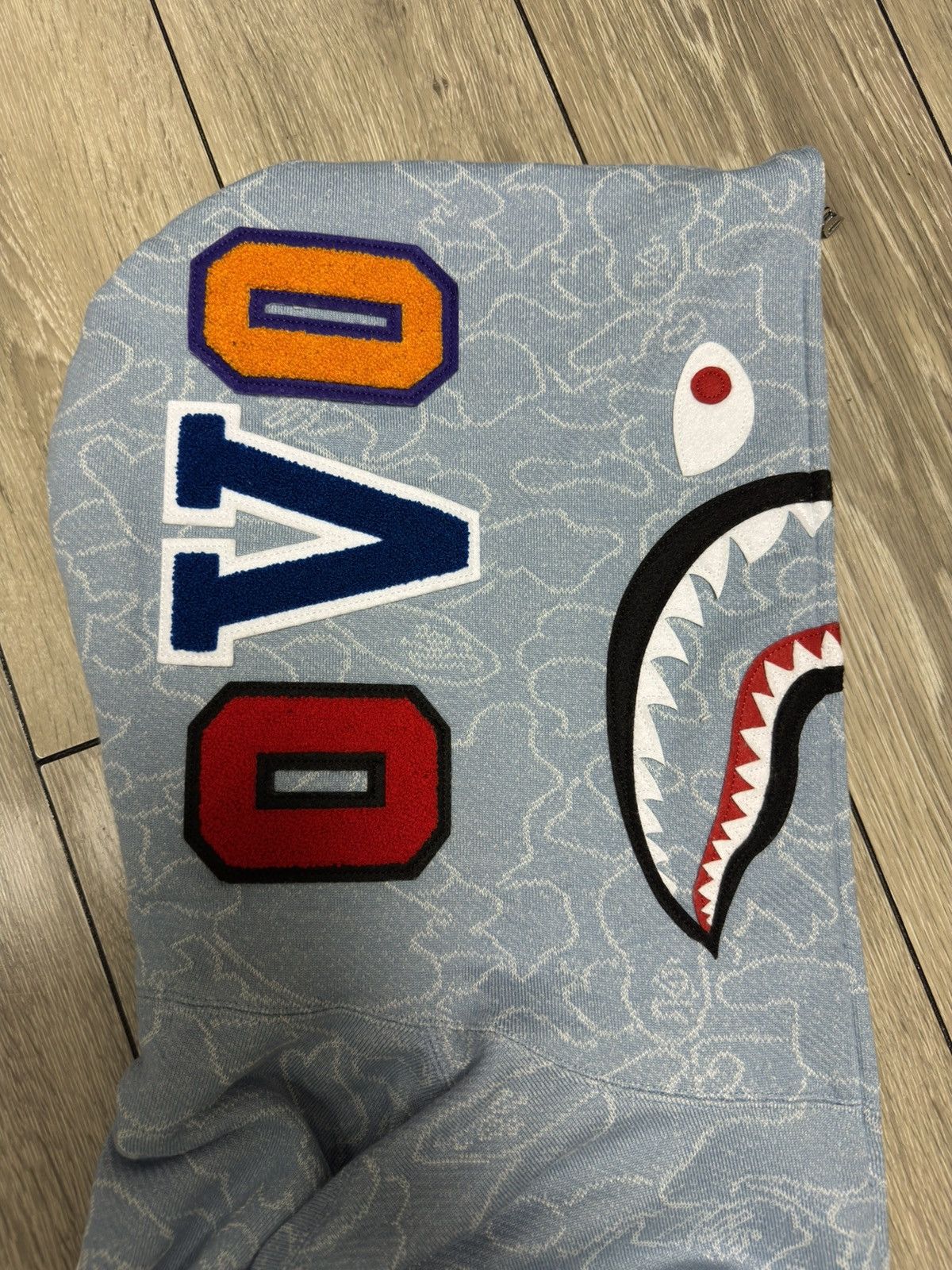 Bape × October's Very Own BAPE x OVO Neon 1st Camo Jacquard Shark Hoodie L Size US L / EU 52-54 / 3 - 3 Thumbnail
