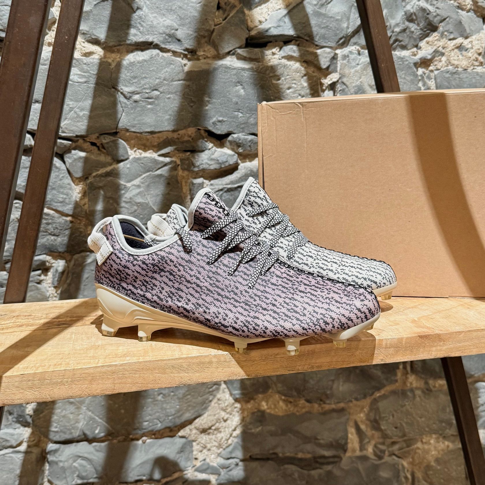 Adidas YEEZY 350 Turtle Dove American Football Sneakers