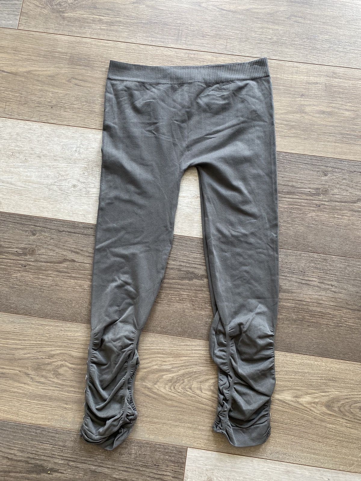 Other GRAY RUCHED CROPPED ANKLE LEGGINGS WITH RHINESTONES SIZE S Size 26" / US 2 / IT 38 - 9 Thumbnail