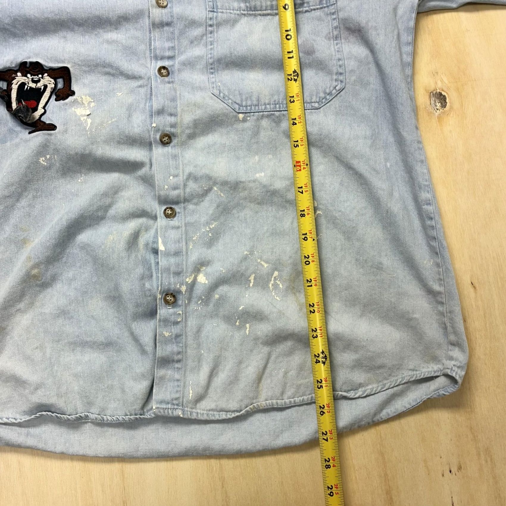 Vintage Vintage Looney Tunes Mens Large Blue Chambray Long Sleeve Button-Up Distressed Size US L / EU 52-54 / 3 - 7 Thumbnail