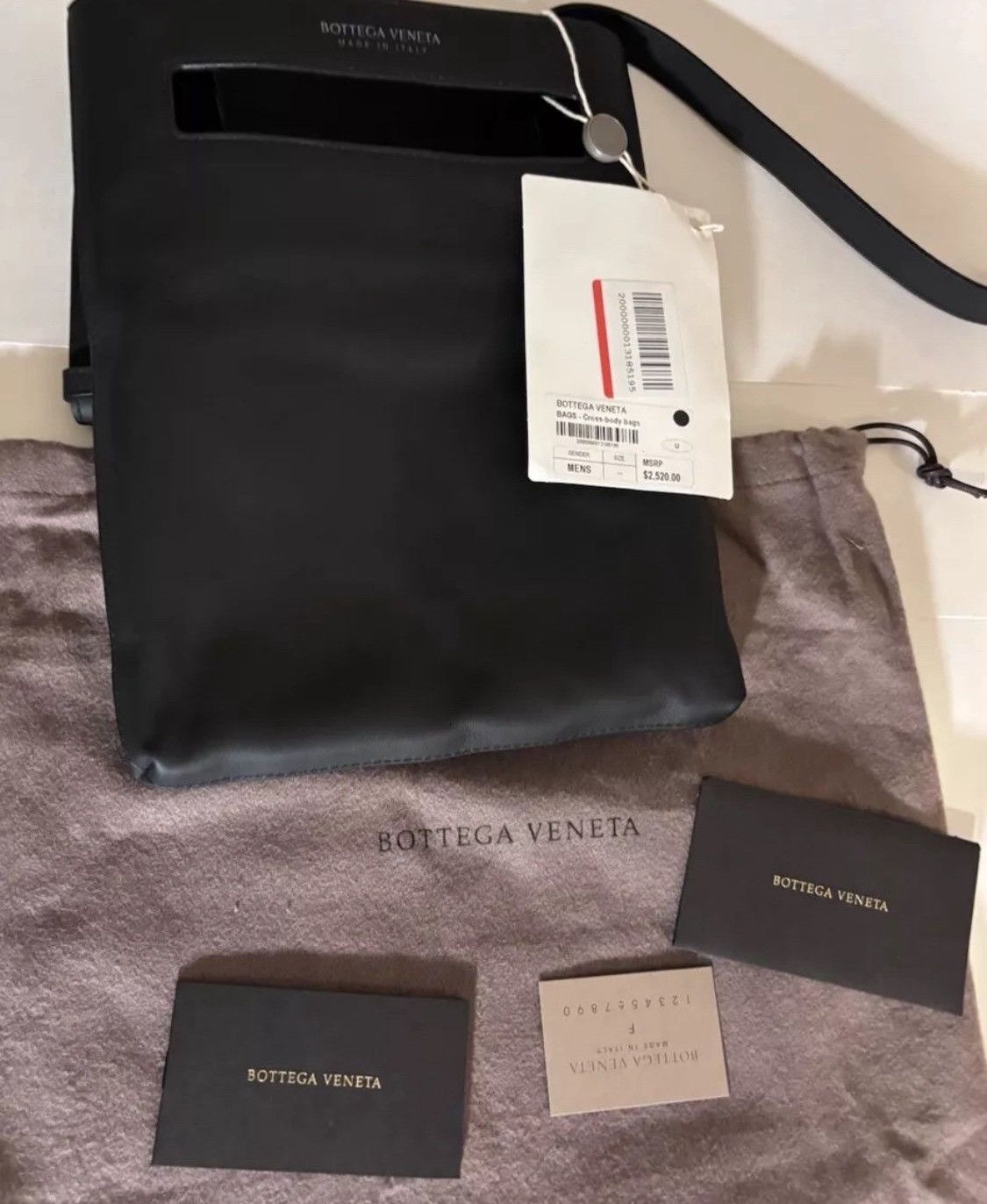Bottega Veneta Intrecciato Leather Messenger Bag UNISEX Black Size ONE SIZE - 8 Thumbnail