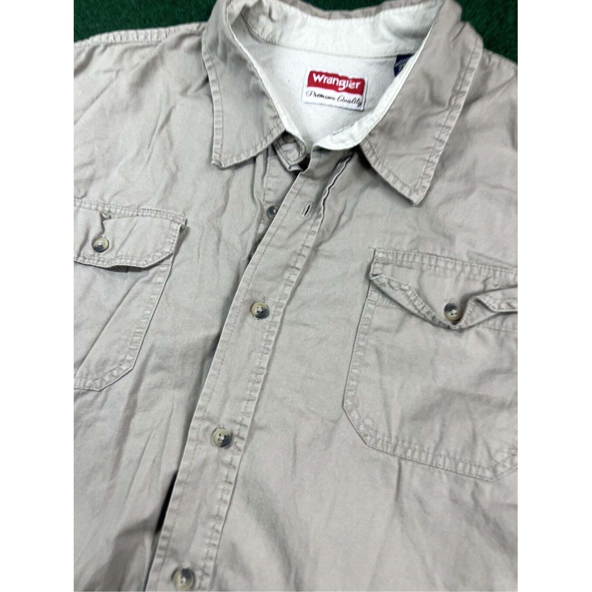 Wrangler Wrangler Mens Beige Shirt Size 2XL Premium Quality Button-Up Short Sleeve Size US XXL / EU 58 / 5 - 5 Thumbnail