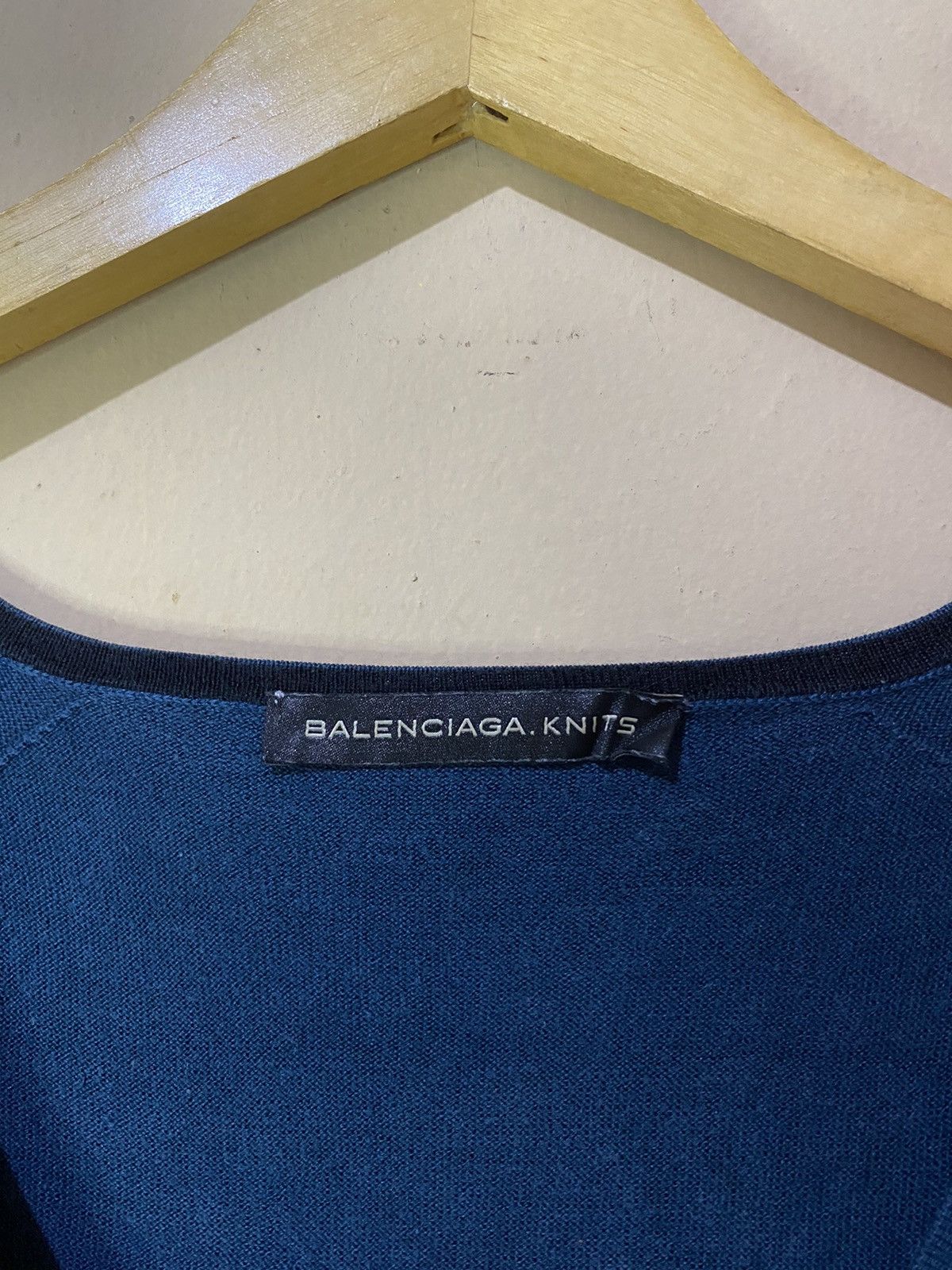 Balenciaga 2013 Balenciaga Knitwear V-Neck Size XS / US 0-2 / IT 36-38 - 5 Thumbnail