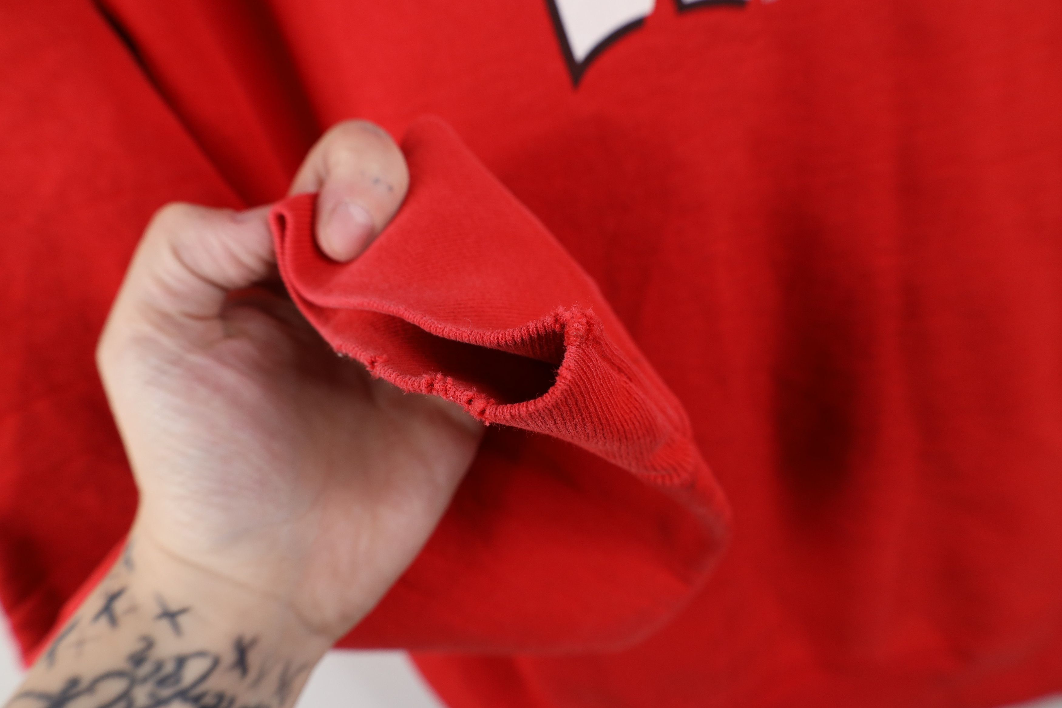 Vintage Vintage 90s Heavy University of Wisconsin Sweatshirt Red USA Size US XL / EU 56 / 4 - 10 Thumbnail