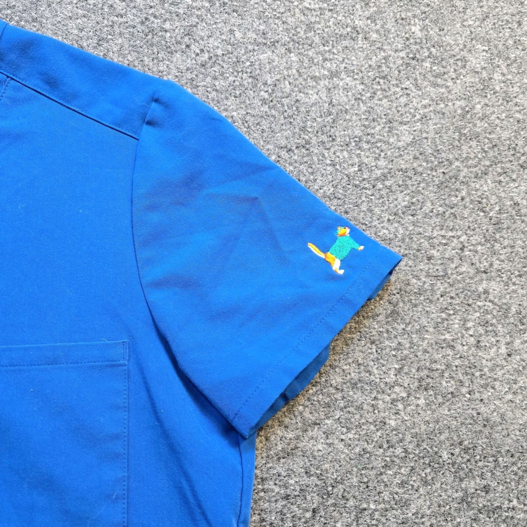 Vintage FIGS Top Womens Small Blue Pocket Short Sleeve Embroidered Cat Technical Comfort Shirt Womens S Blue Cat Embroidered Size S / US 4 / IT 40 - 4 Thumbnail