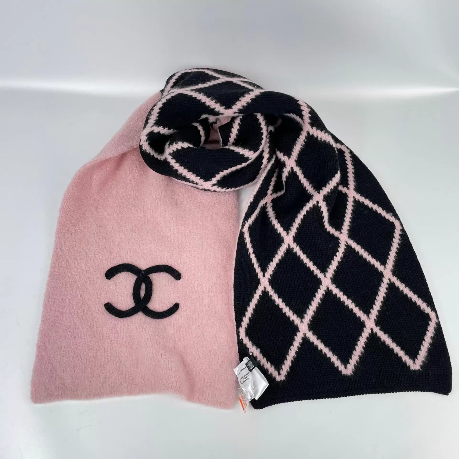 Chanel Chanel Cashmere Scarf Black & Pink Colorblock Double C Size ONE SIZE - 1 Thumbnail