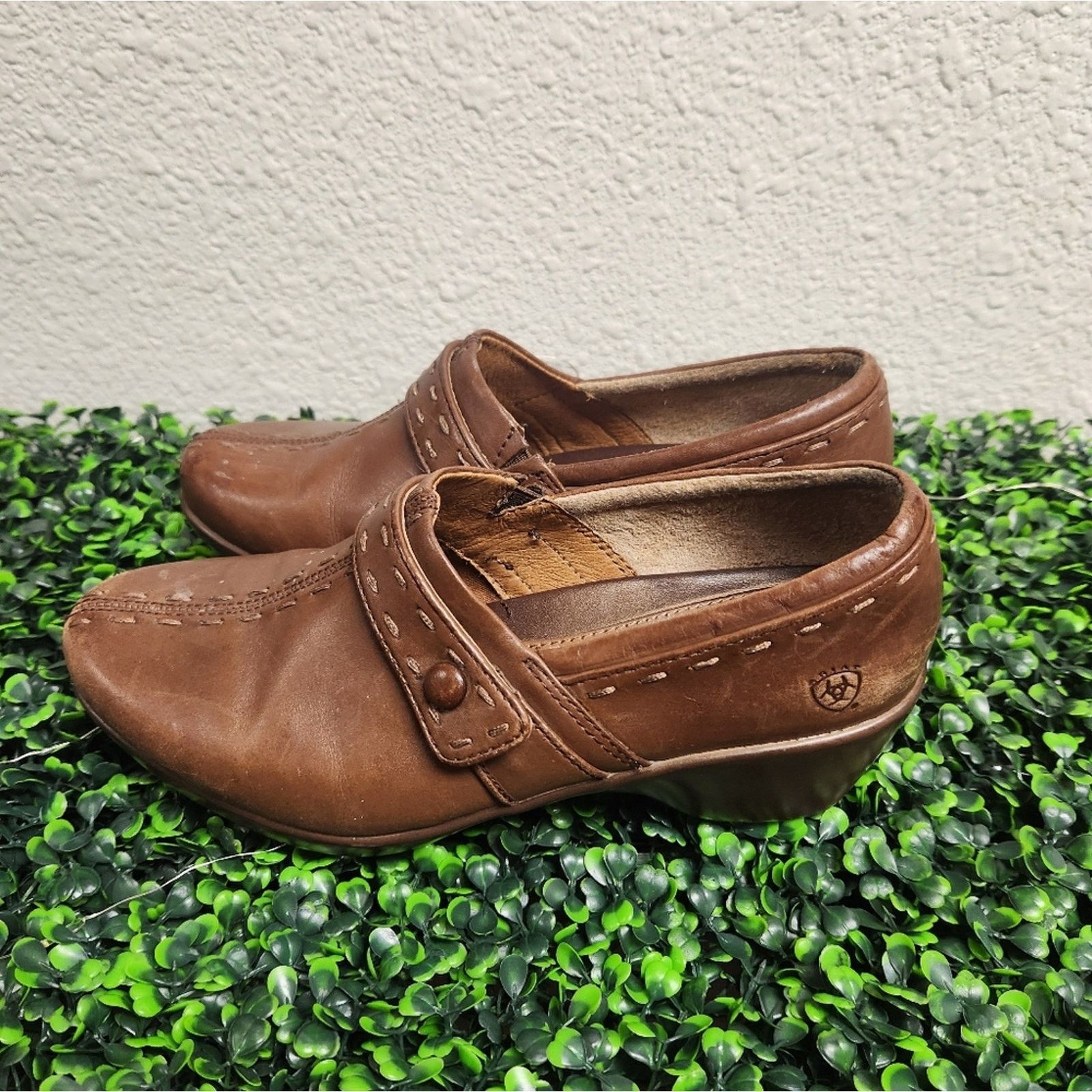 Ariat Ariat‎ Women’s Chestnut Leather slip on clog shoe in size 8B Size US 8 / IT 38 - 3 Thumbnail