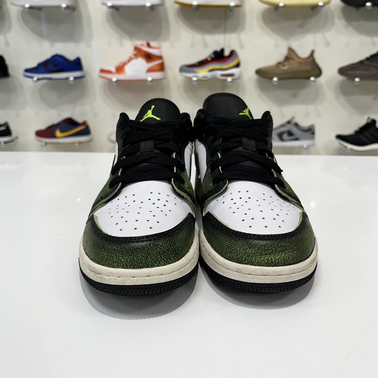 Nike Air Jordan 1 Low Wear Away Electric Green (GS) Size US 5 / EU 37 - 9 Thumbnail