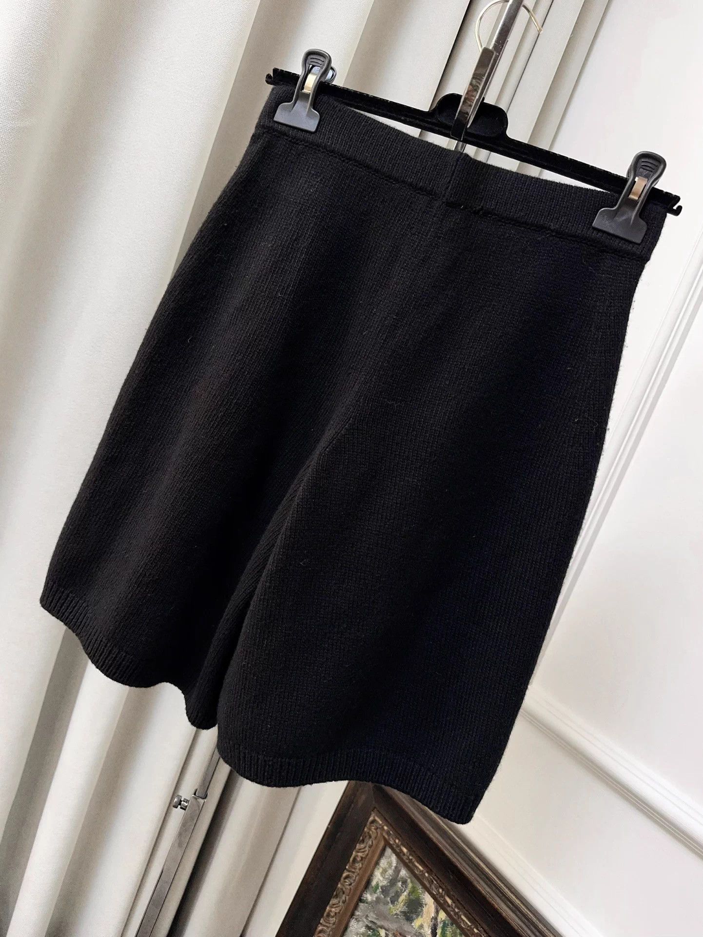 Chanel Chanel 23K Black Feather C Logo Knit Shorts 36 NWT Size 26" / US 2 / IT 38 - 2 Thumbnail