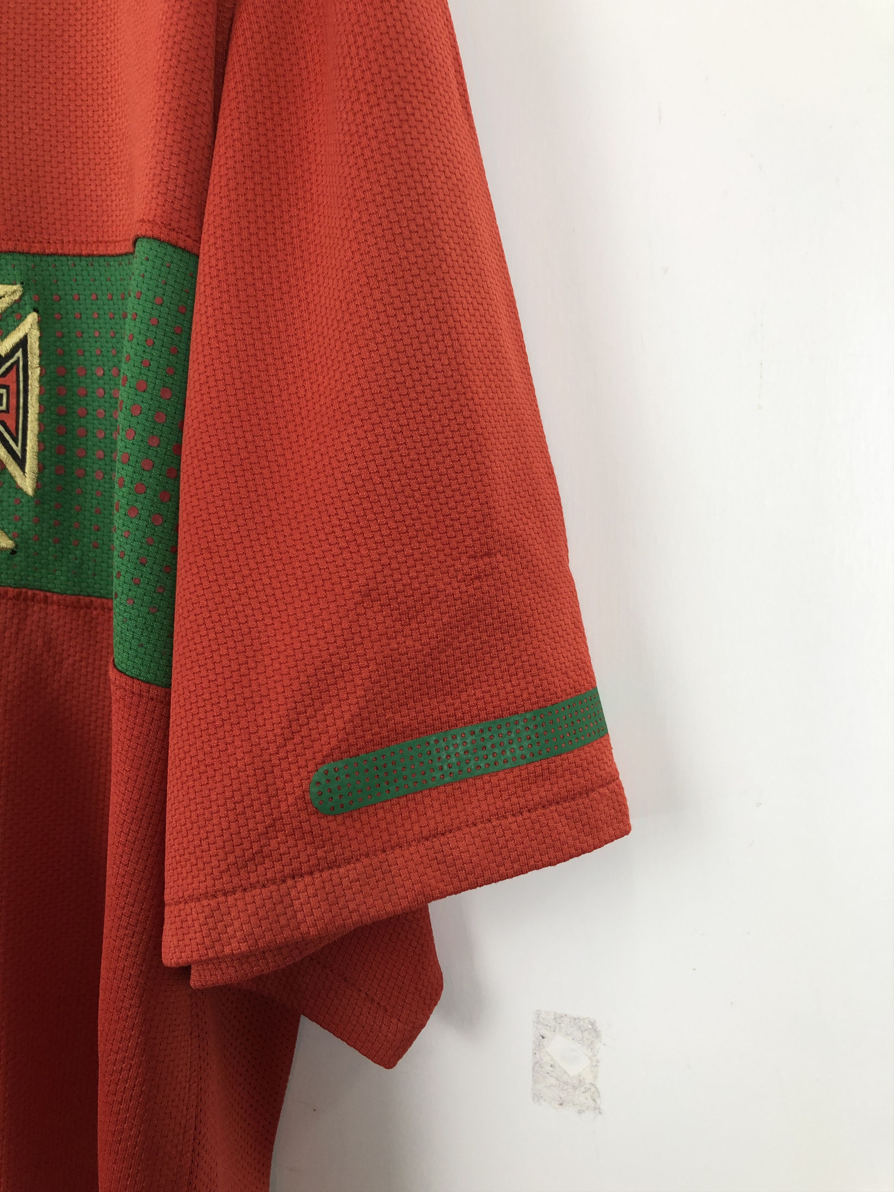 Other Portugal 2010/2012 Home Kit Jersey TA0480 Size US XXL / EU 58 / 5 - 6 Thumbnail