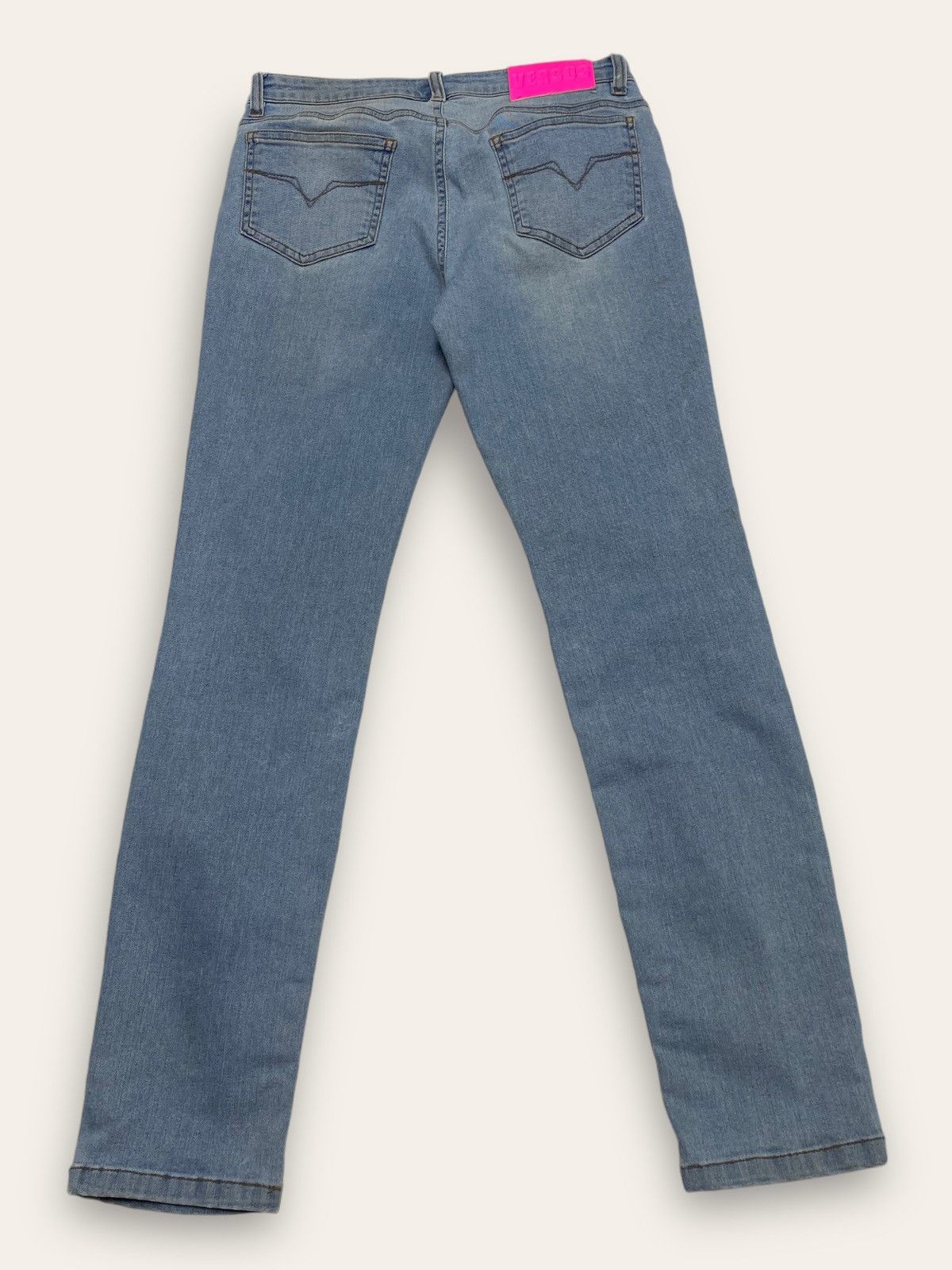 Jean Vintage VERSUS VERSACE Blue Animal Patch Jeans Slim Y2K Size 31" - 9 Thumbnail