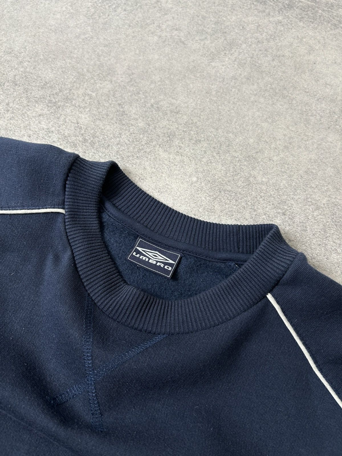 Umbro Vintage Umbro Sportswear blue sweatshirt mens 2000s y2ki Size US L / EU 52-54 / 3 - 4 Thumbnail
