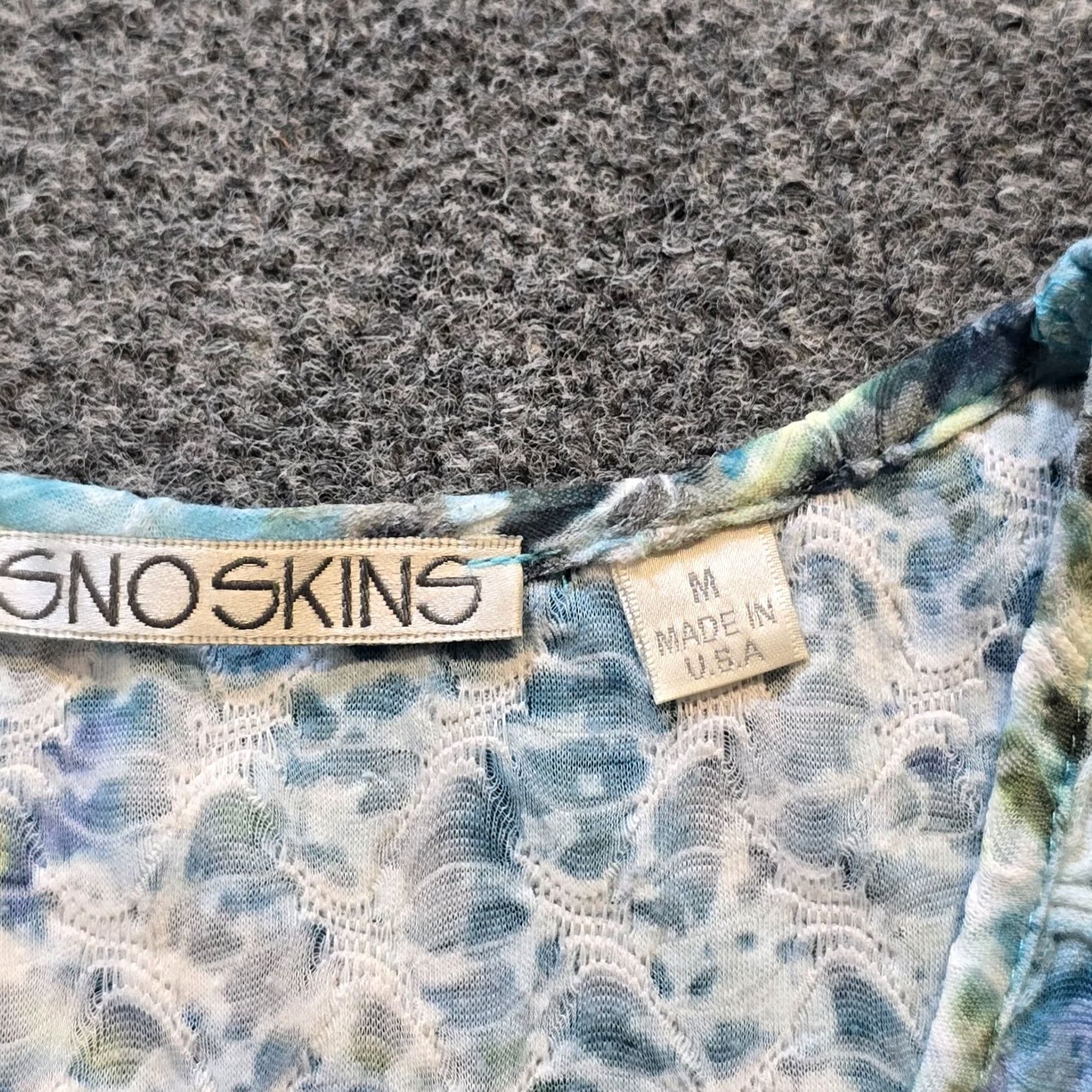 Vintage Snoskins Top Womens Regular Medium Blue Leopard Textured Short Sleeve T-Shirt Casual Elbow Sleeve Knit Polyester V-Neck Size M / US 6-8 / IT 42-44 - 3 Thumbnail