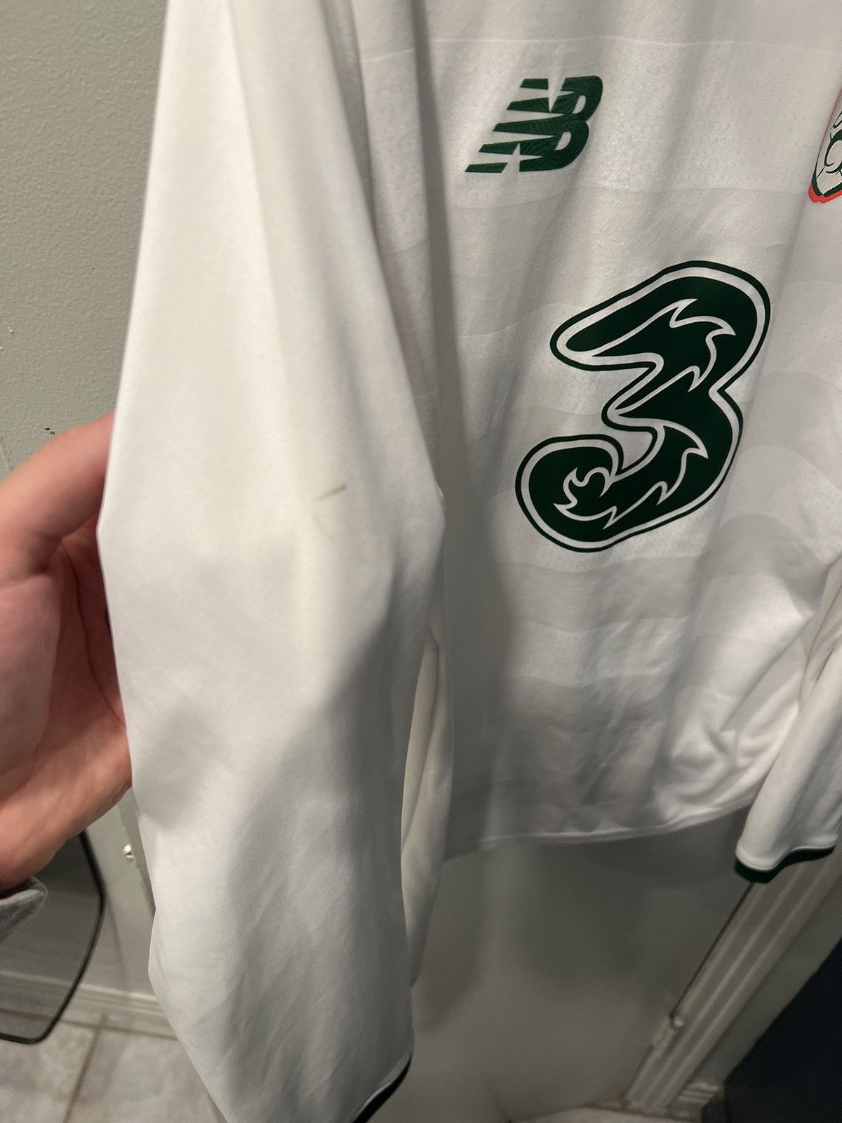 New Balance IRELAND 2017/2018 FOOTBALL SHIRT JERSEY ORIGINAL Size US M / EU 48-50 / 2 - 8 Thumbnail