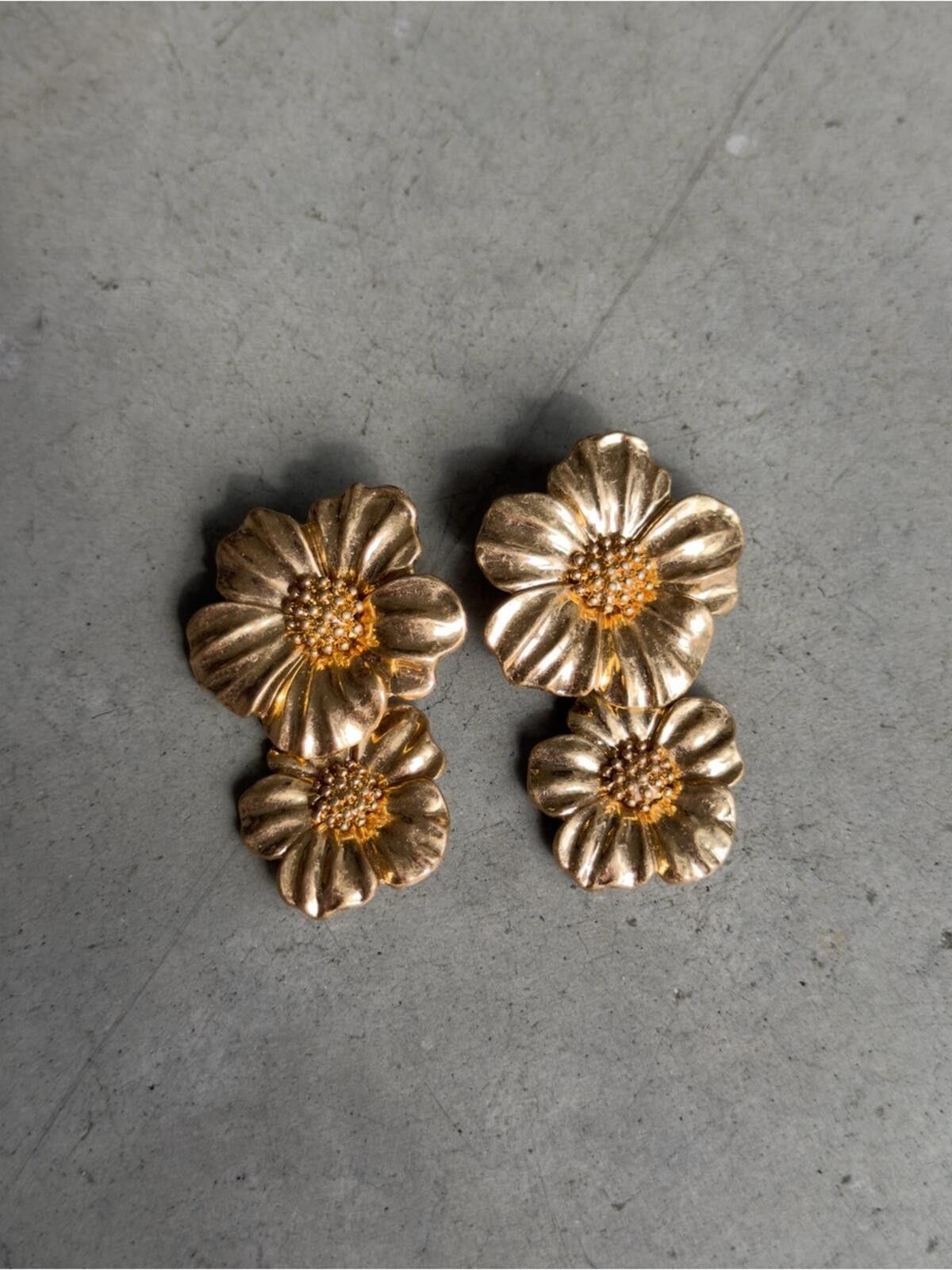 Mango Mango / Statement Floral Drop Earrings / Gold Size ONE SIZE - 2 Thumbnail