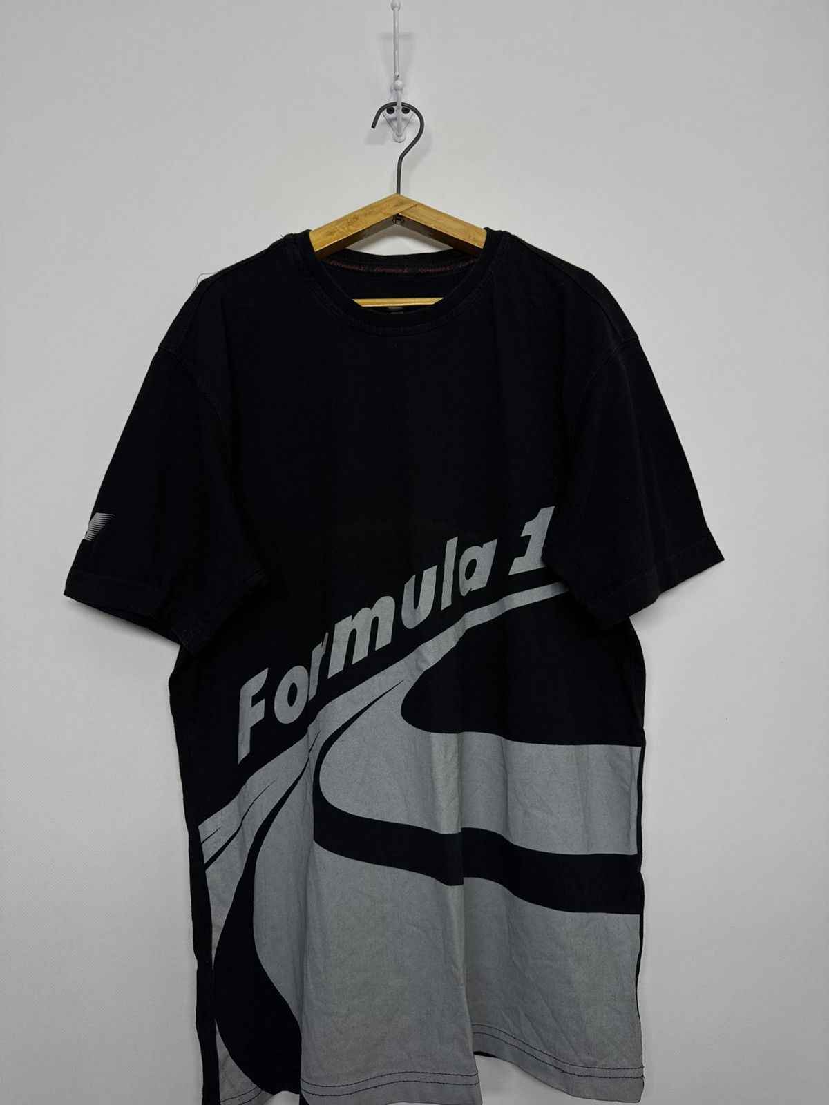 Formula 1 VINTAGE FORMULA 1 OFFICIAL MERCHANDISE BIG LOGO F1 Size US L / EU 52-54 / 3 - 3 Thumbnail