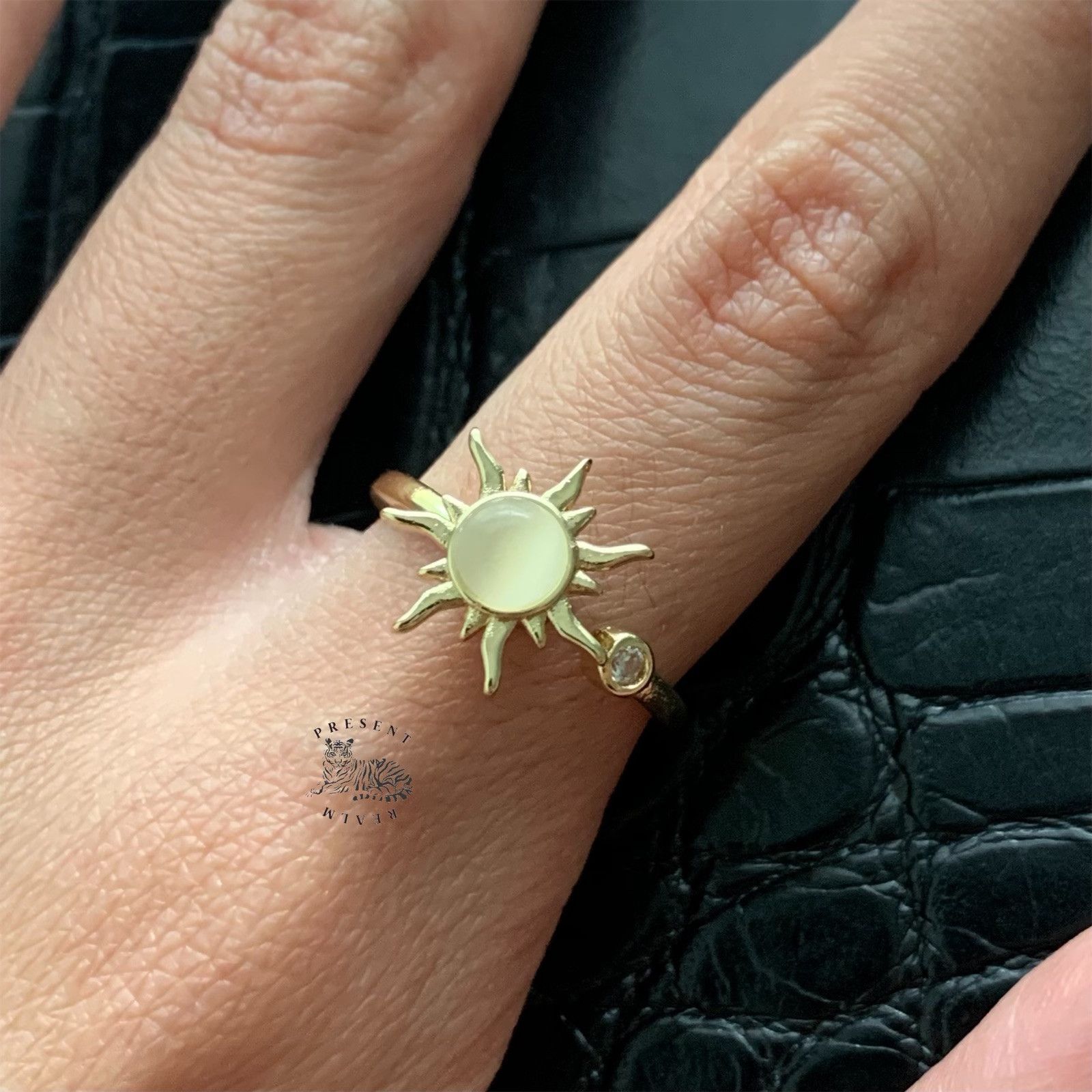 Jewelry × Vintage Golden Sun Spinner Adjustable Ring Size ONE SIZE - 2 Thumbnail