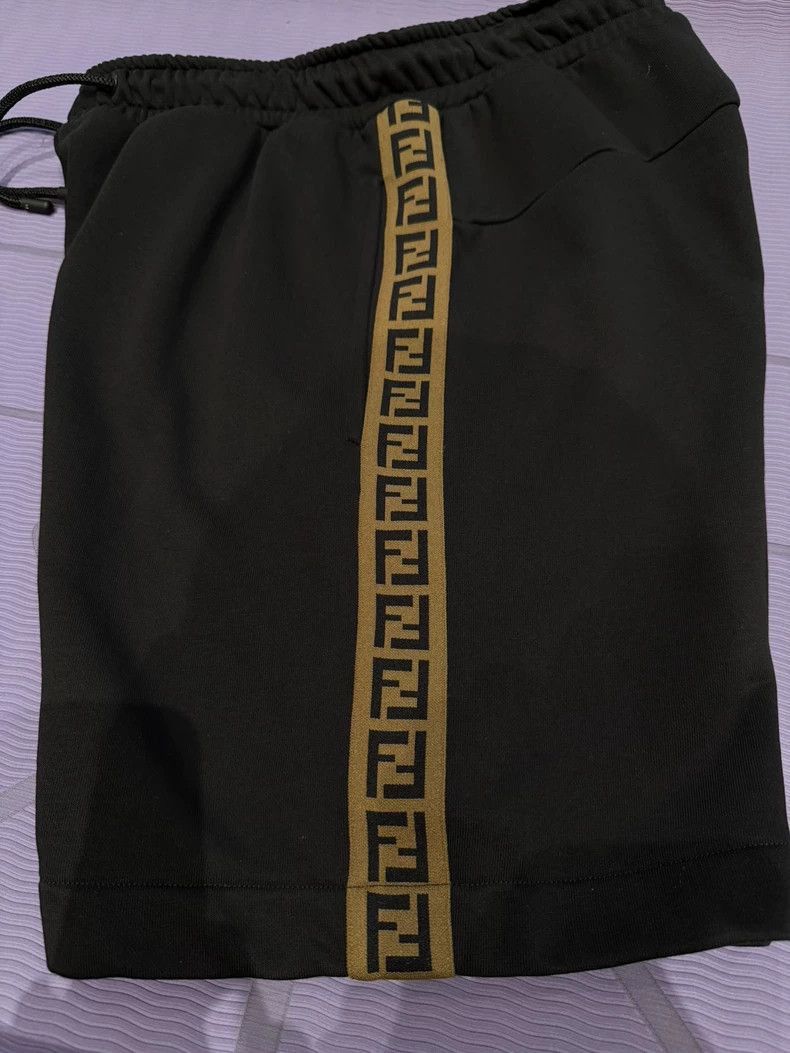 Fendi Fendi Logo Short Pants in Size 44 Size US 44 / EU 60 - 6 Thumbnail