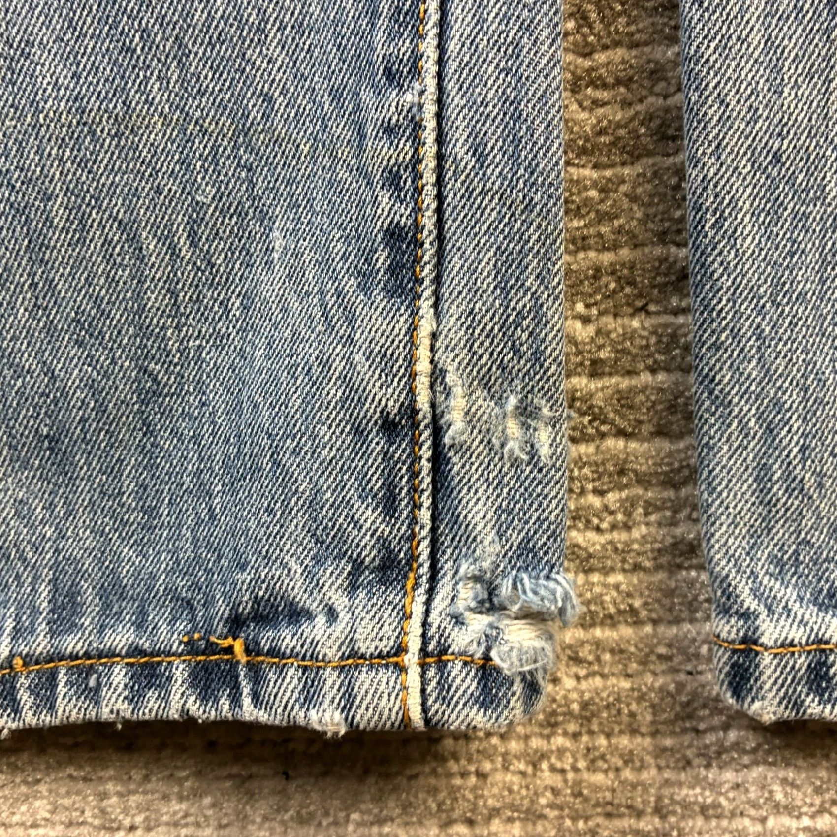 Levi's VINTAGE Levi's 501 Jeans Mens 34x36 Blue Denim Distressed 90s Regular 5-Pocket Size US 34 / EU 50 - 4 Thumbnail