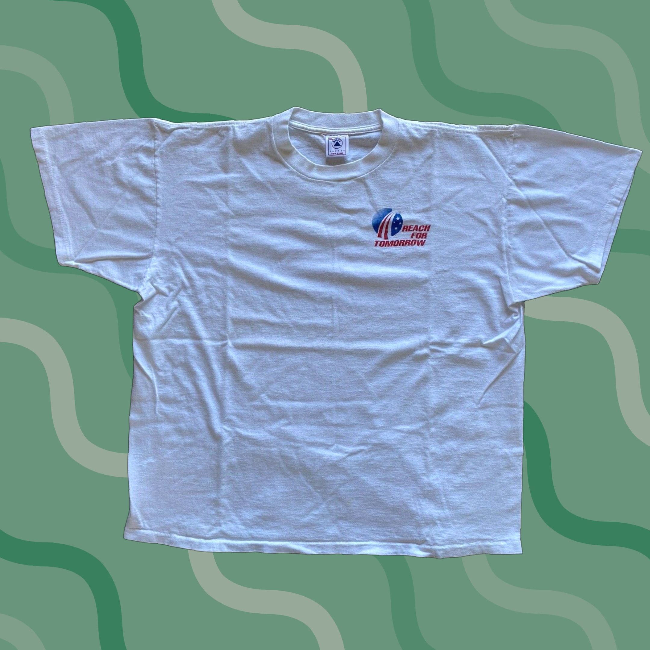 Delta VINTAGE Delta T-Shirt Mens XL White Reach For Tomorrow United States Made In USA Single Stitch Shirt Size US XL / EU 56 / 4 - 1 Thumbnail