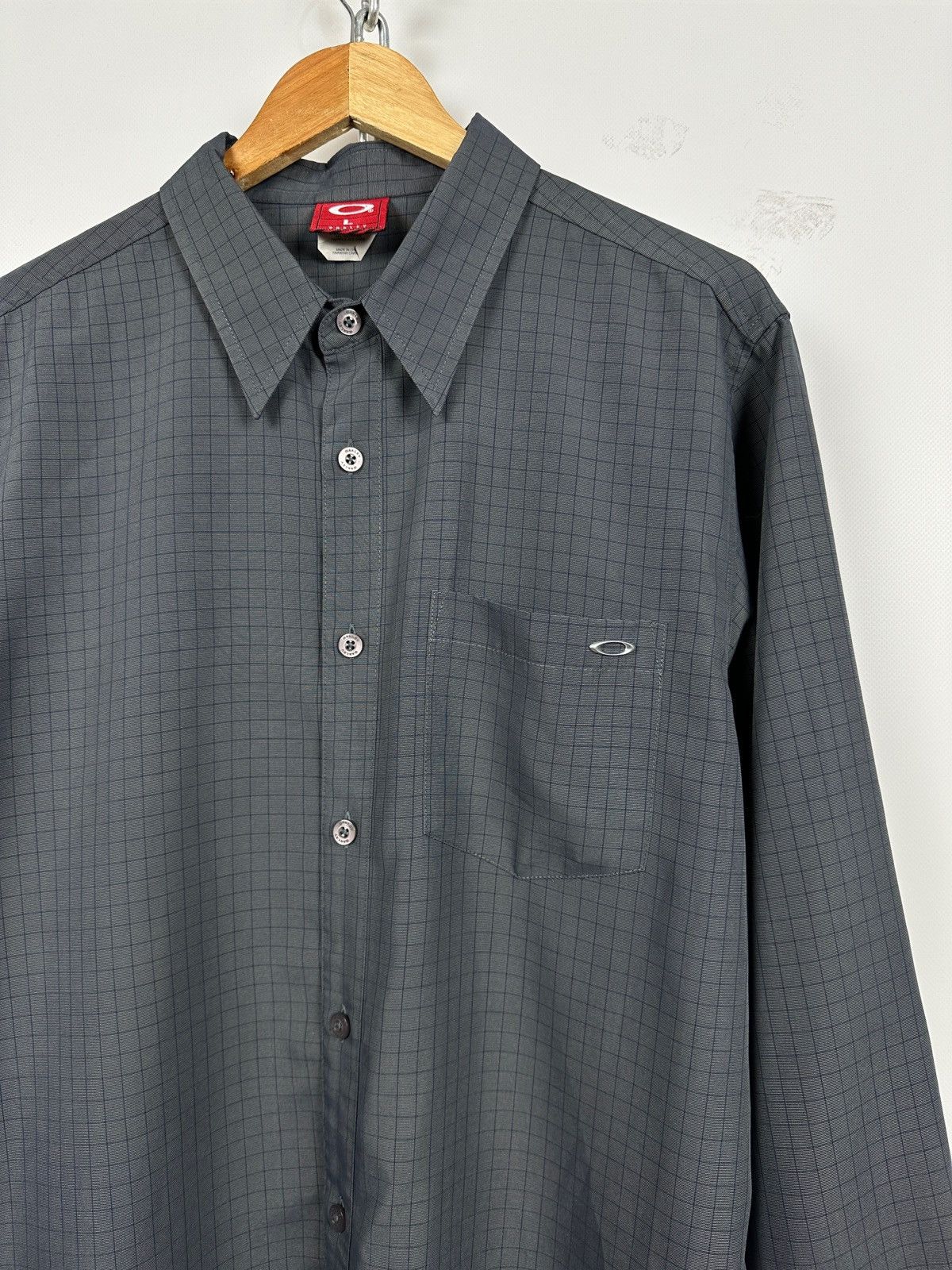 Oakley Vintage Oakley Software Metal Logo Long Sleeve Button Shirt Size US S / EU 44-46 / 1 - 6 Thumbnail