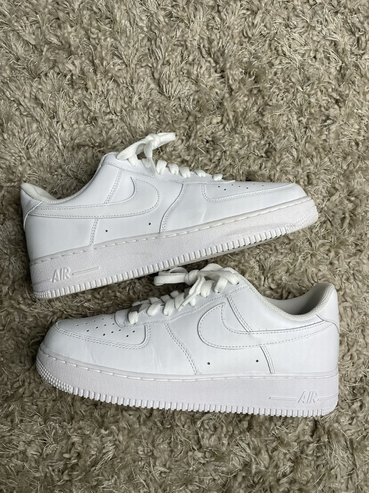 Nike Air Force 1 Triple White Size US 9.5 / EU 42-43 - 2 Thumbnail