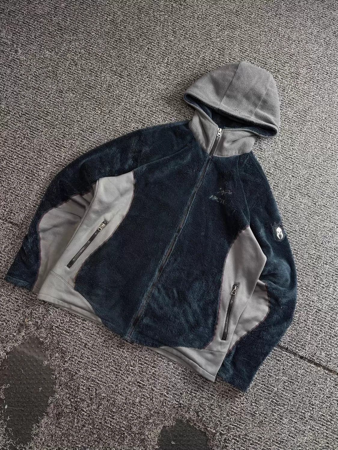 Arc'teryx Arcteryx Vtg Apache Fleece Jacket Unisex (Bust 62, L65) Size XXL / US 16-18 / IT 52-54 - 1 Thumbnail