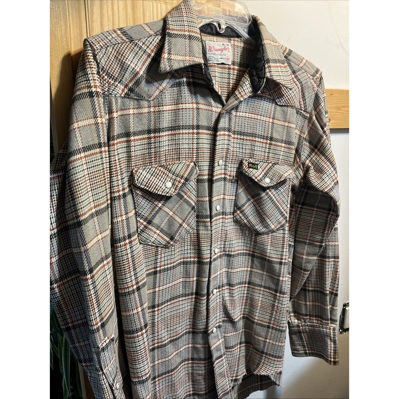 Wrangler Vintage 60s Wrangler 15 x 34 Gray Plaid Pearl Snap Shirt USA Size US M / EU 48-50 / 2 - 2 Thumbnail