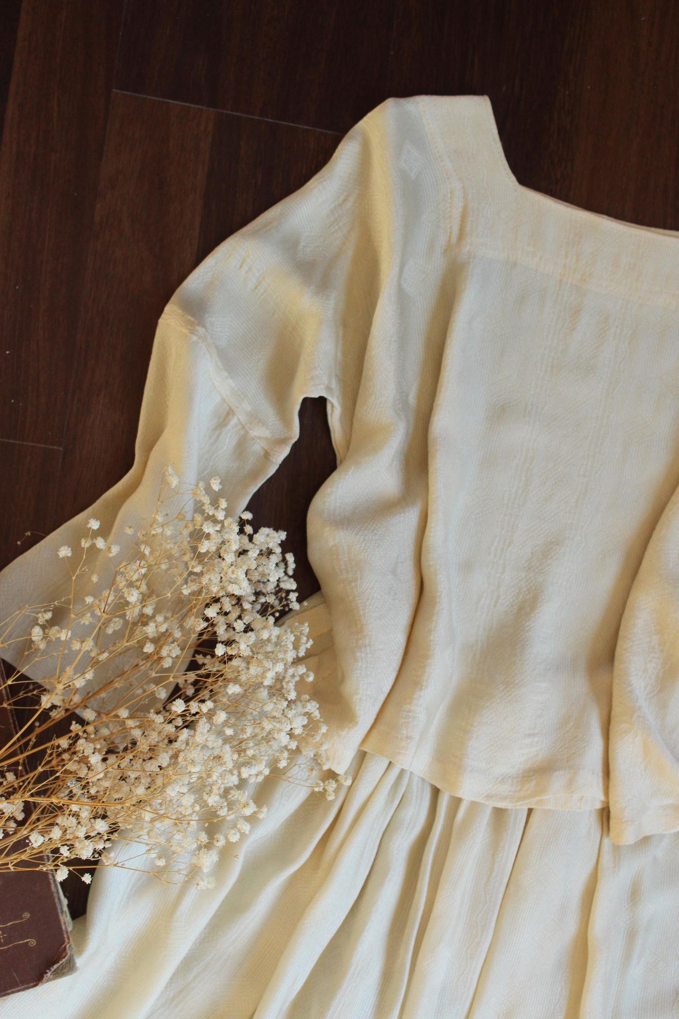 Vintage Vintage 1960s Blouse and Skirt, Ivory Silk Separates, Square Size S / US 4 / IT 40 - 10 Thumbnail